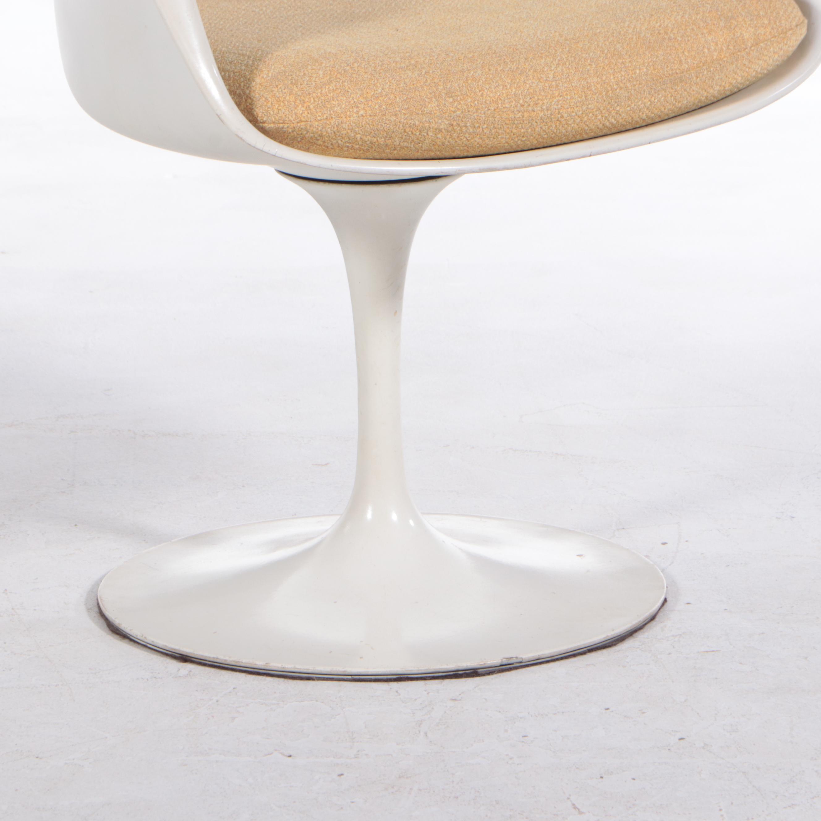 Eero Saarinen for Knoll Model 150 Tulip Swivel Armchair, circa 1960