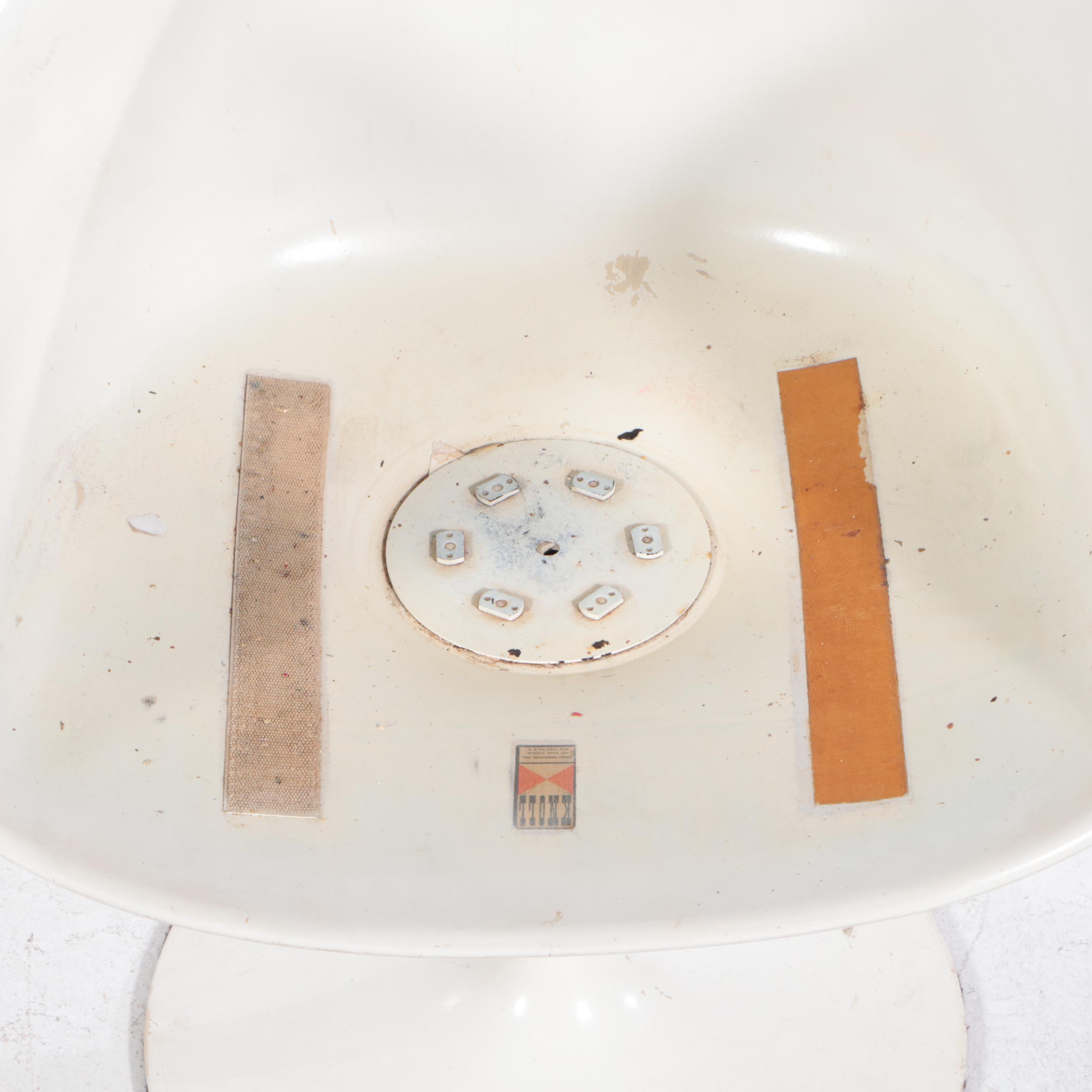 Eero Saarinen for Knoll Model 150 Tulip Swivel Armchair, circa 1960