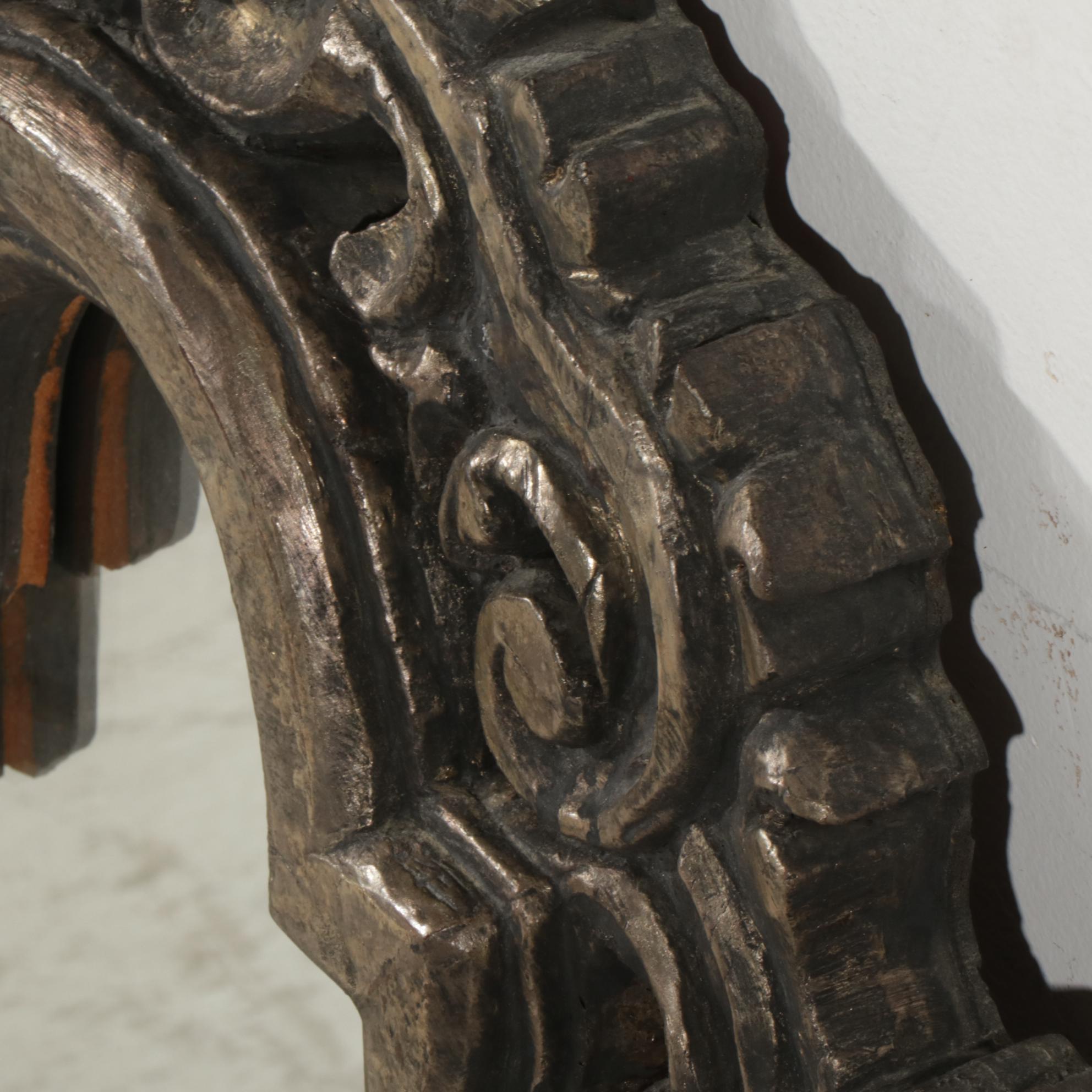 Barbed Quatrefoil Shape Foliate and Scroll-Carved Wall Mirror