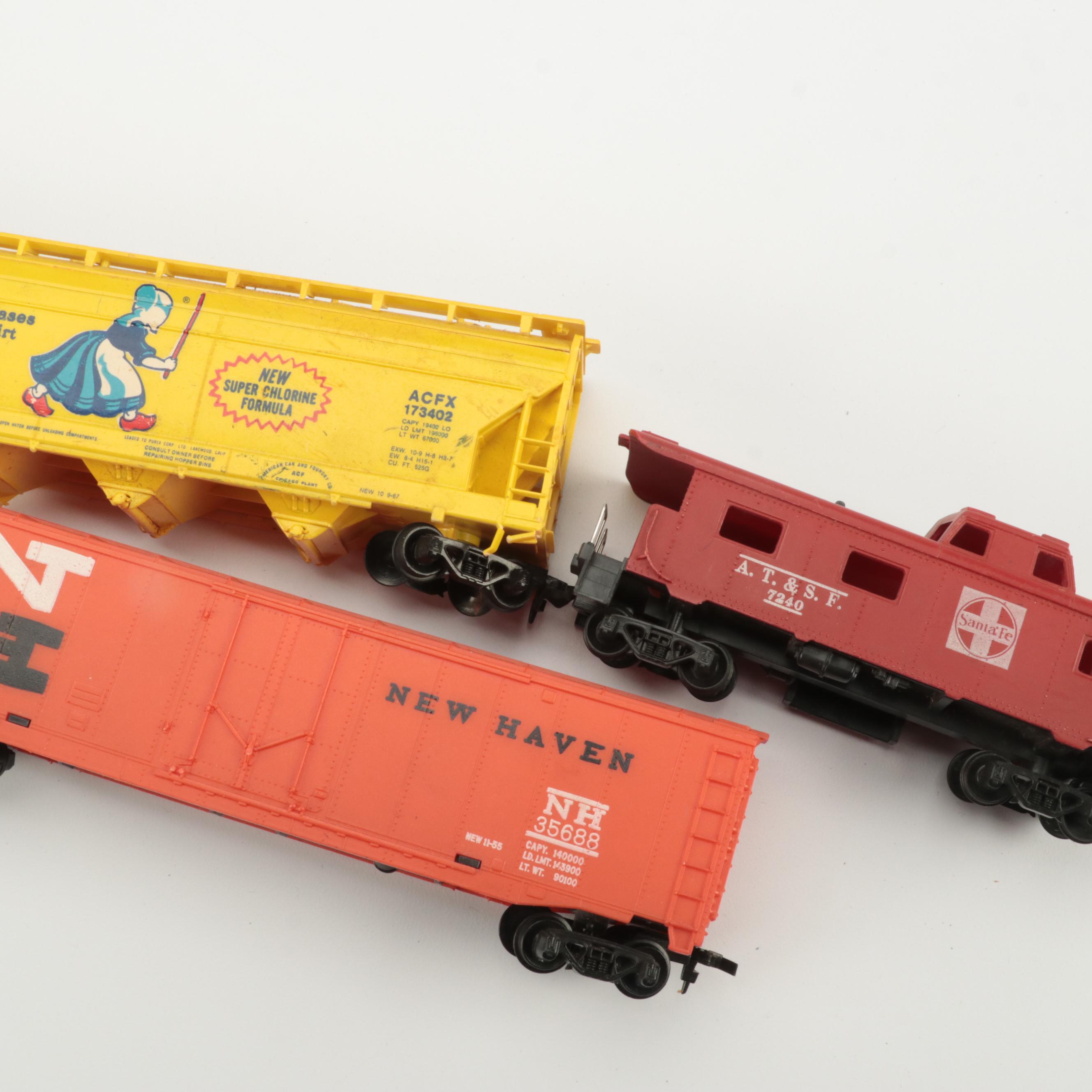Tyco HO Scale Electric Train Cars, Locomotives, Transformers, Tracks and More