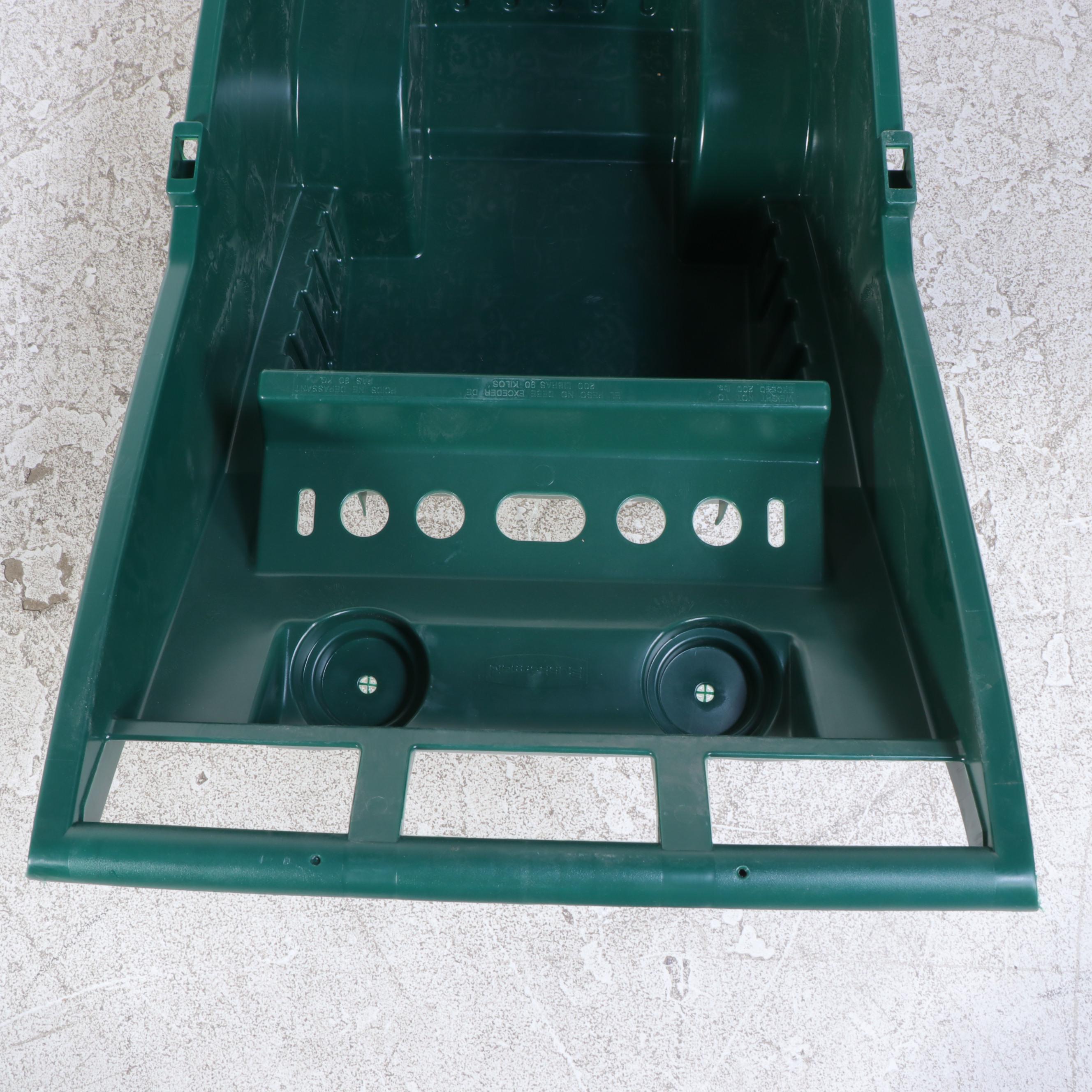 Rubbermaid Roughneck Lawn Cart