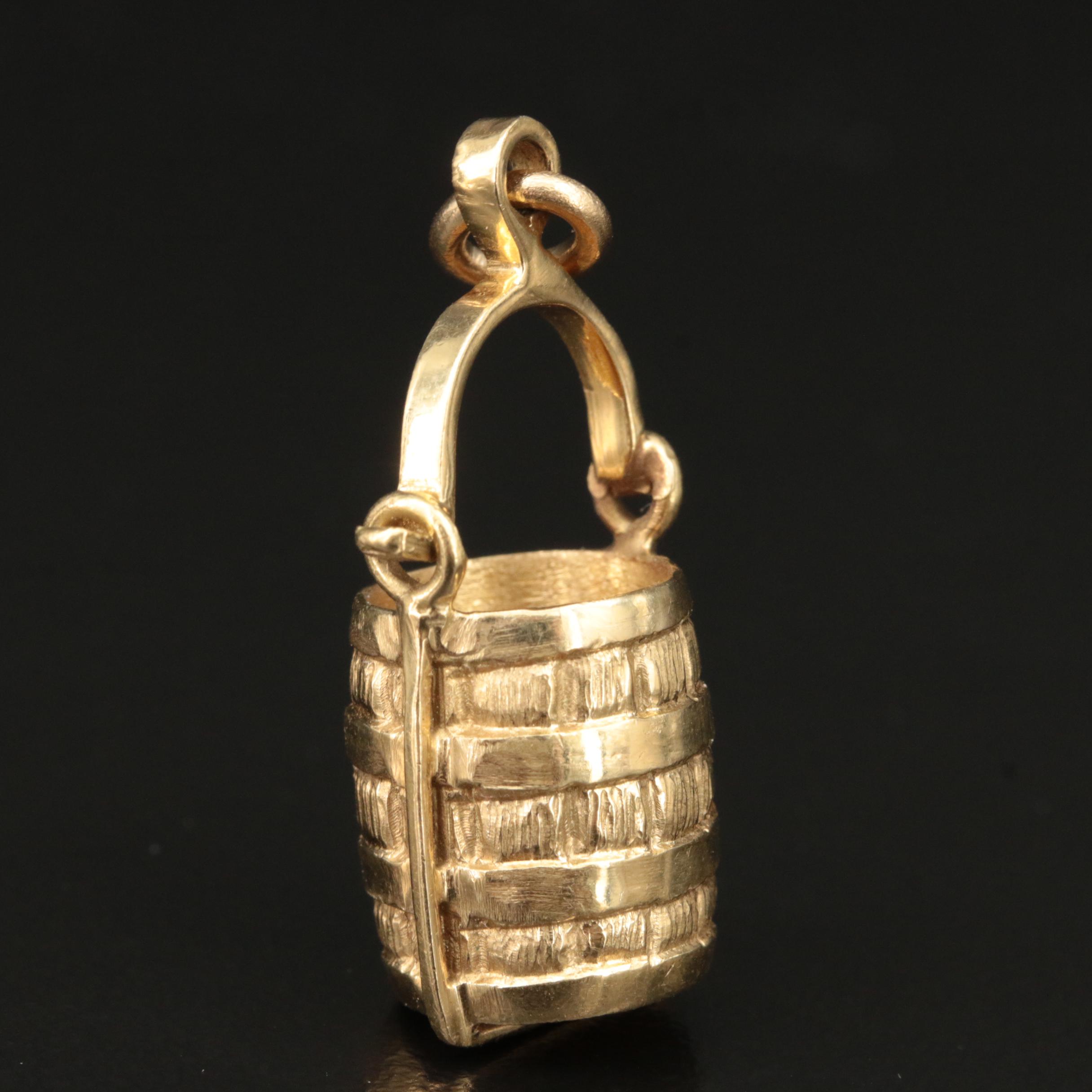 18K Barrel Pendant