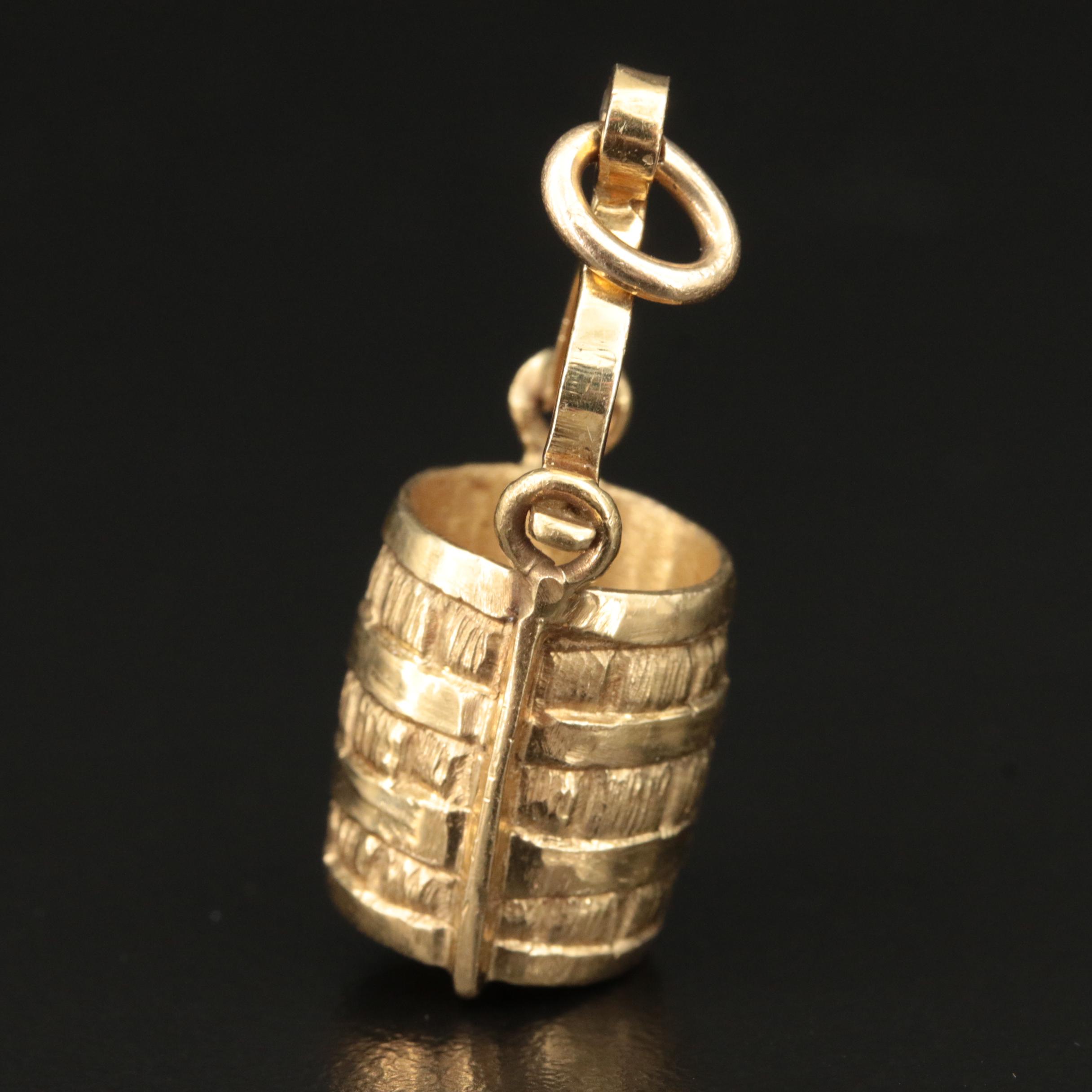 18K Barrel Pendant