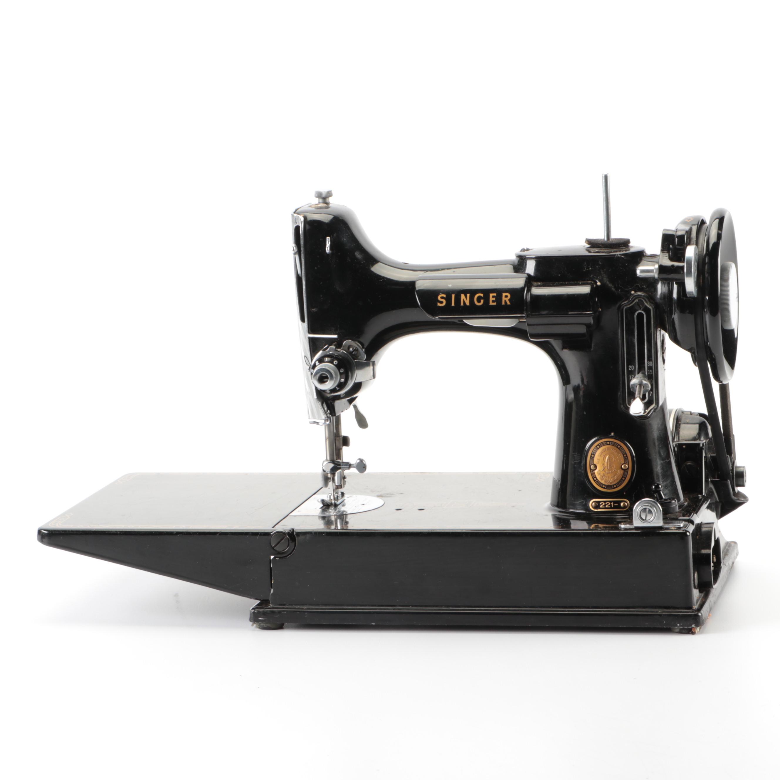 Singer Model 221 Featherweight Sewing Machine With Case and Foot Pedal