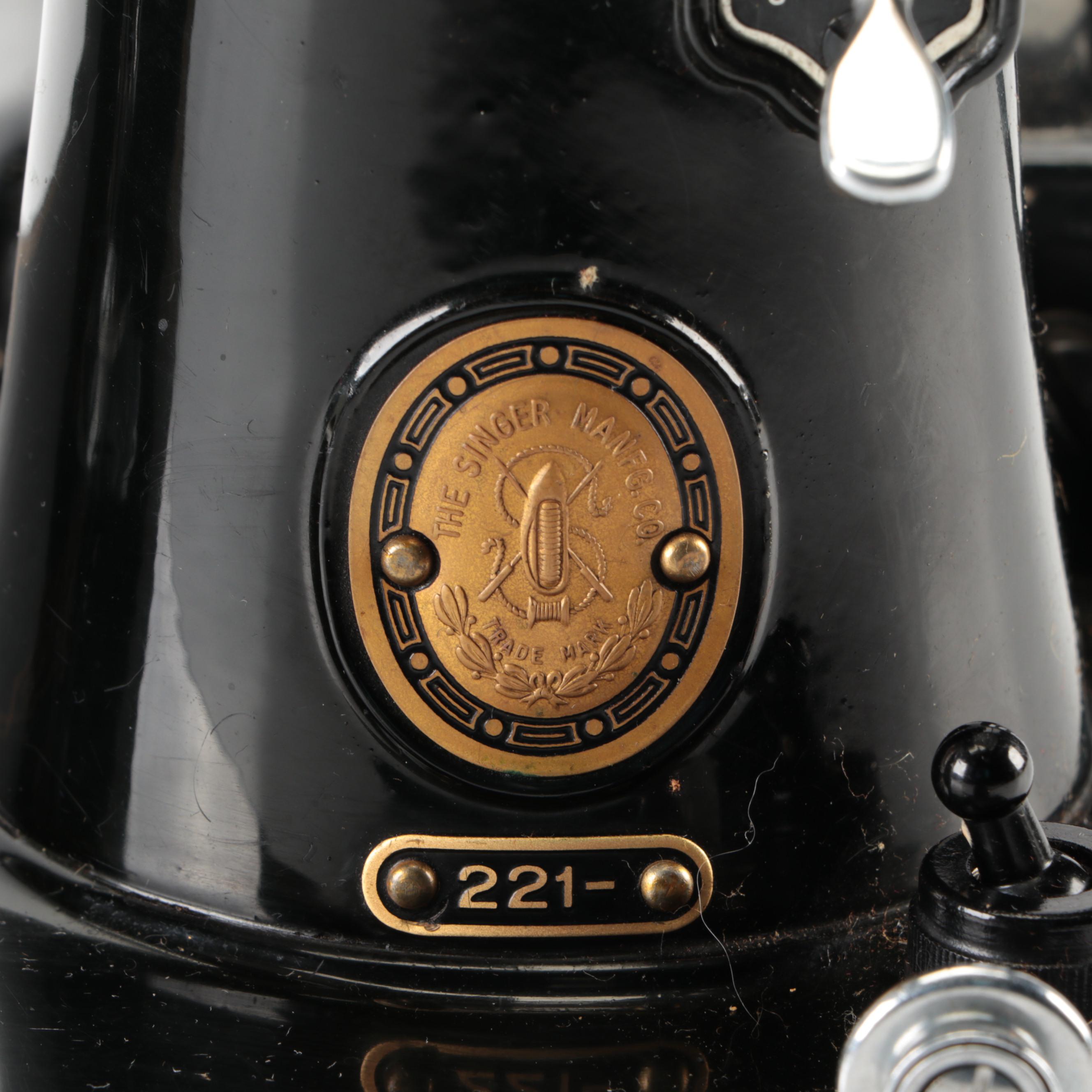 Singer Model 221 Featherweight Sewing Machine With Case and Foot Pedal