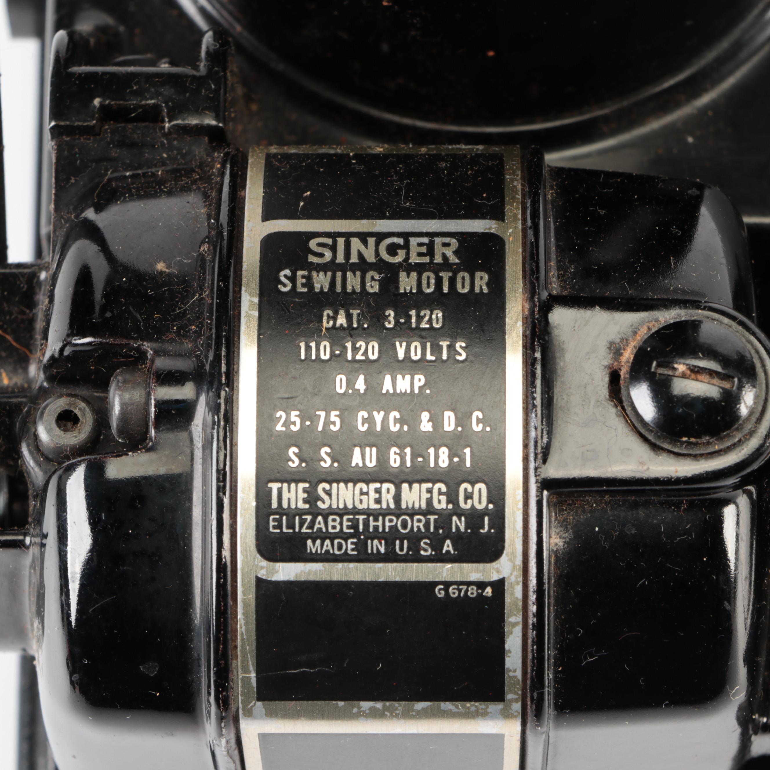 Singer Model 221 Featherweight Sewing Machine With Case and Foot Pedal