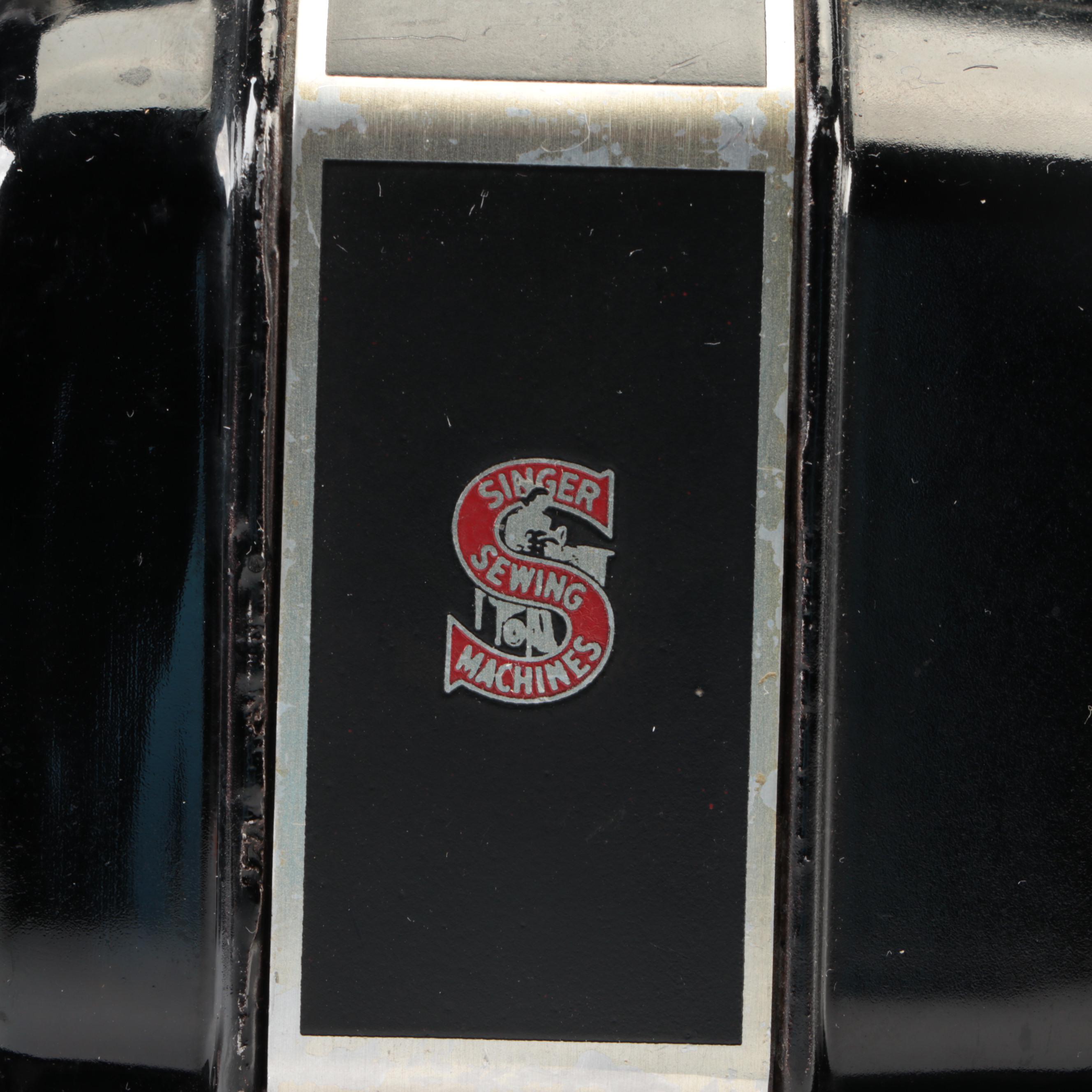 Singer Model 221 Featherweight Sewing Machine With Case and Foot Pedal