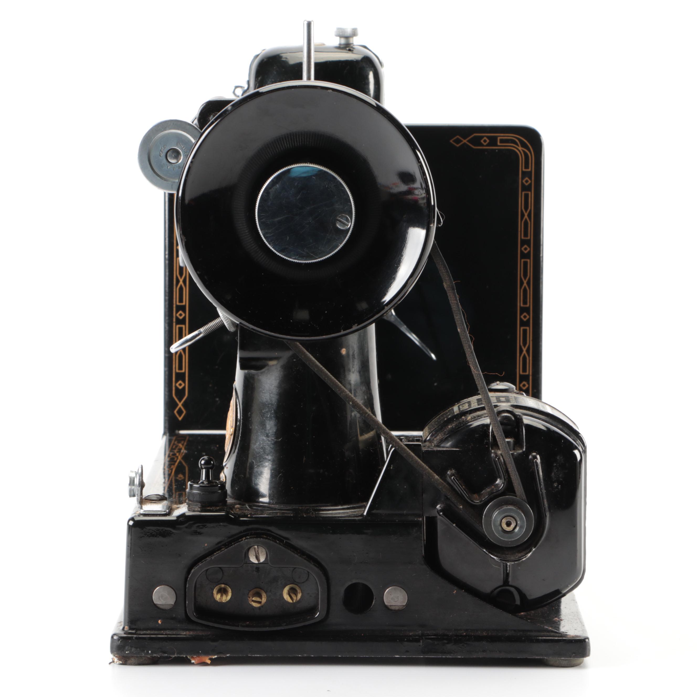 Singer Model 221 Featherweight Sewing Machine With Case and Foot Pedal