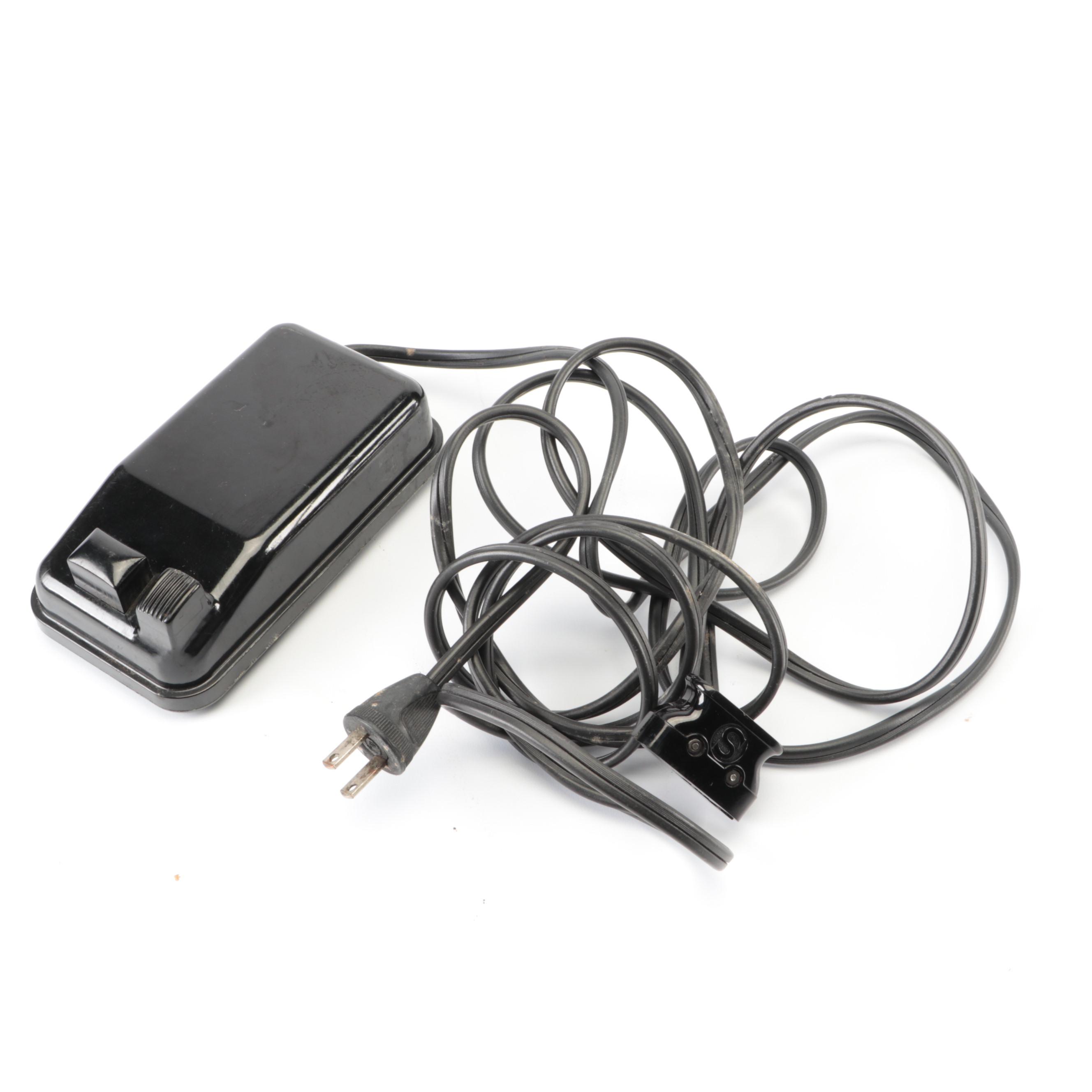 Singer Model 221 Featherweight Sewing Machine With Case and Foot Pedal