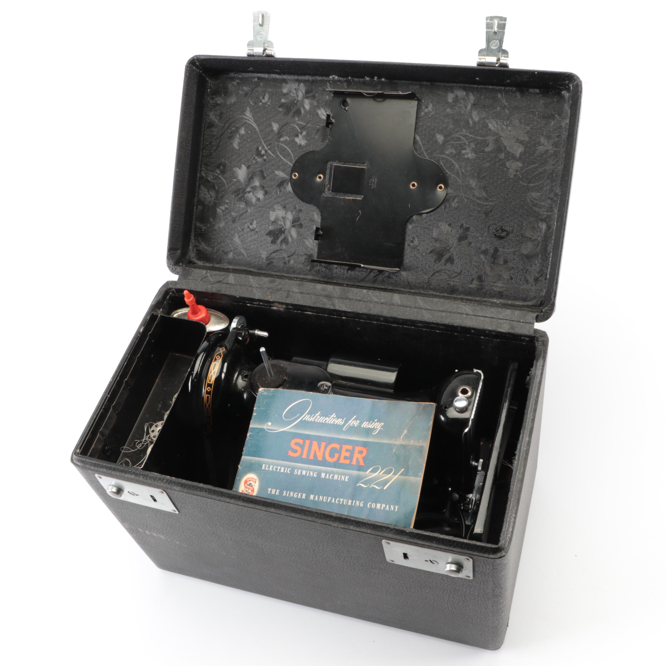 Singer Model 221 Featherweight Sewing Machine With Case and Foot Pedal