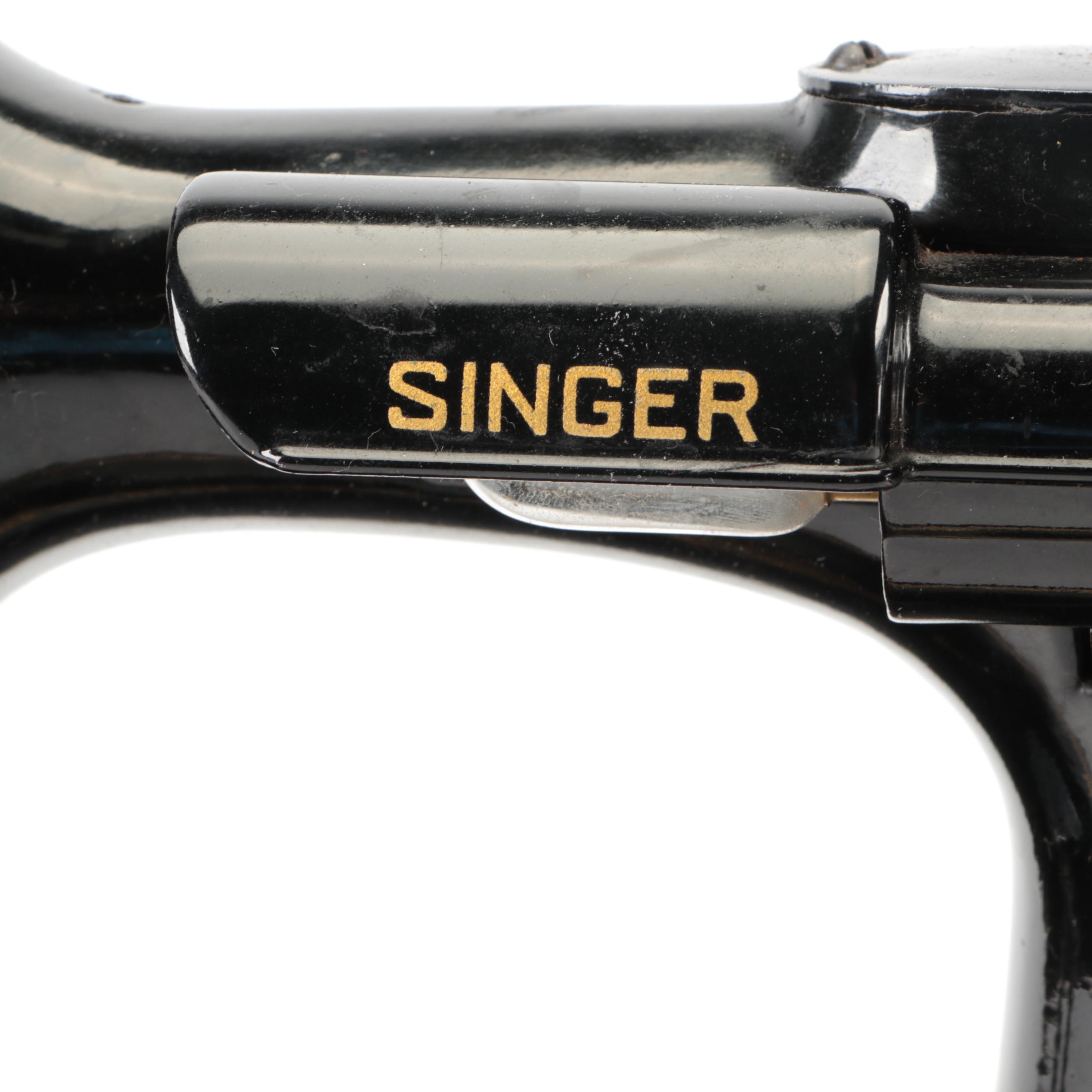 Singer Model 221-1 Featherweight Sewing Machine With Case and Foot Pedal