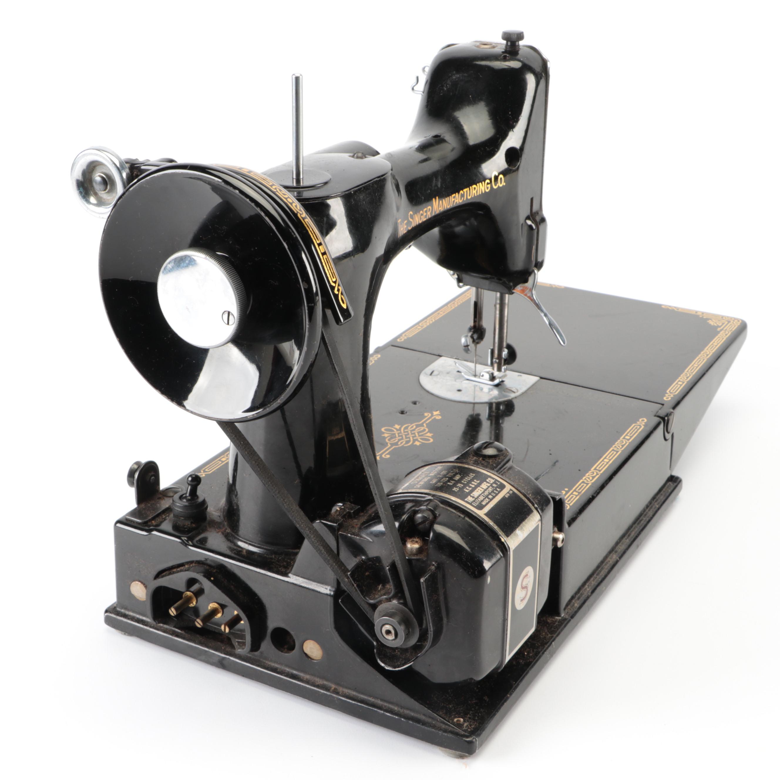 Singer Model 221-1 Featherweight Sewing Machine With Case and Foot Pedal