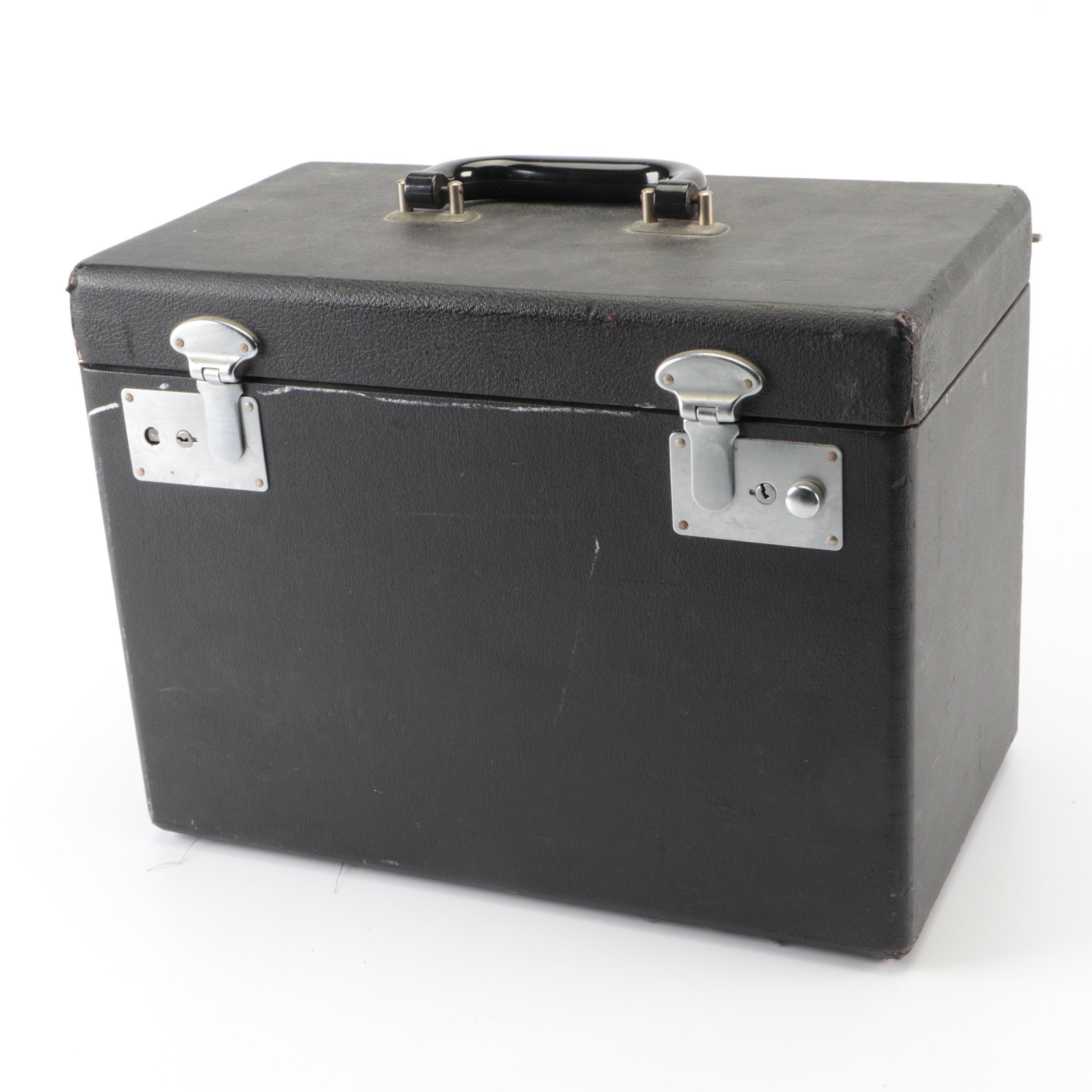 Singer Model 221-1 Featherweight Sewing Machine With Case and Foot Pedal