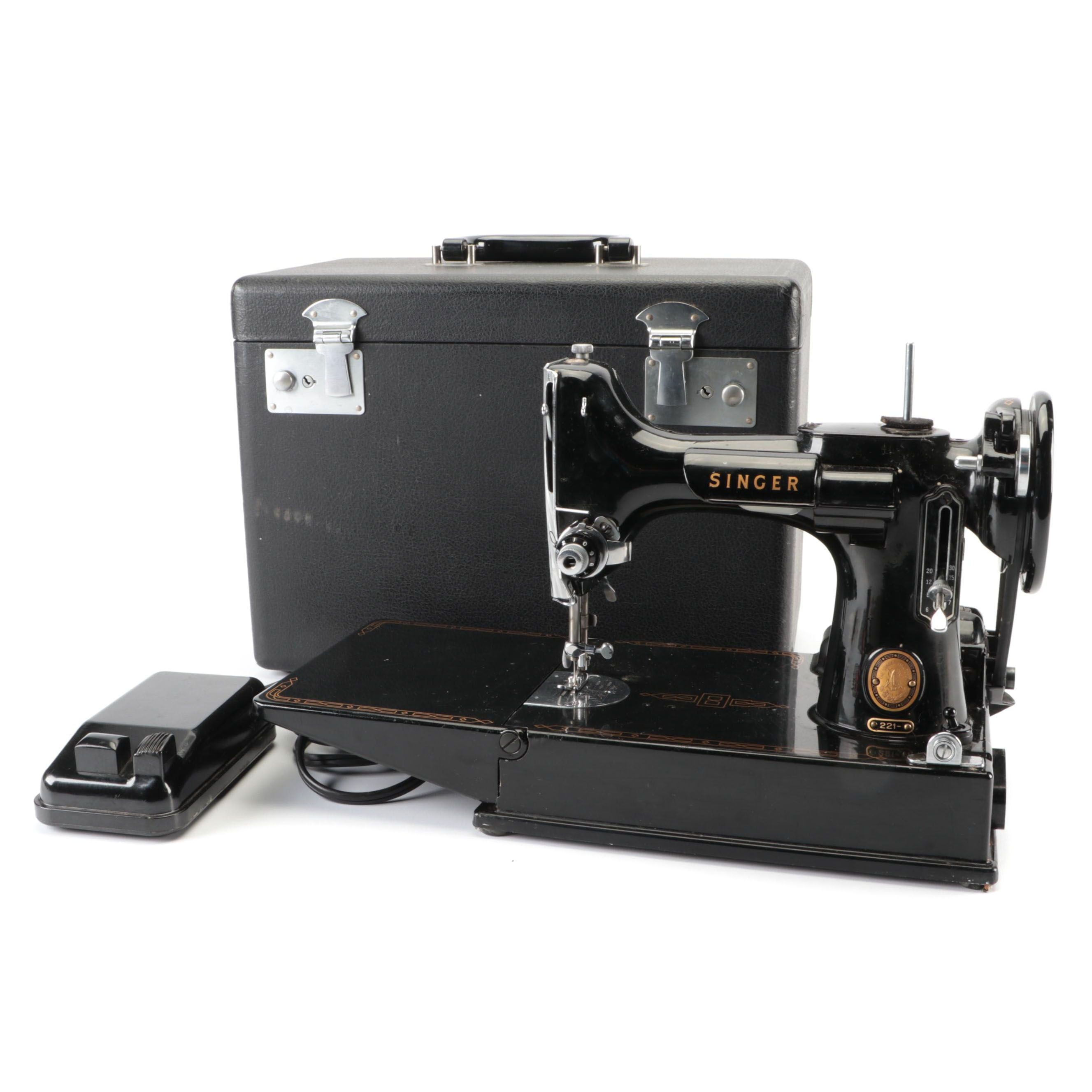 Singer Model 221 Featherweight Sewing Machine With Case and Foot Pedal