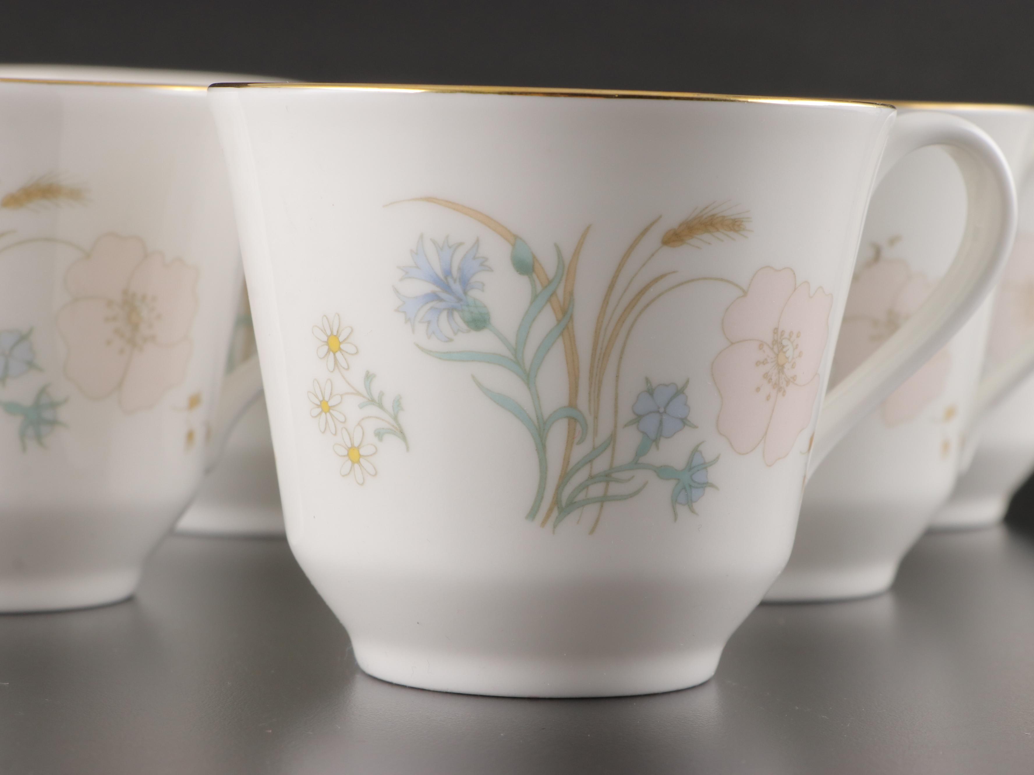 Royal Doulton "Flirtation" Bone China Dinnerware, Late 20th Century