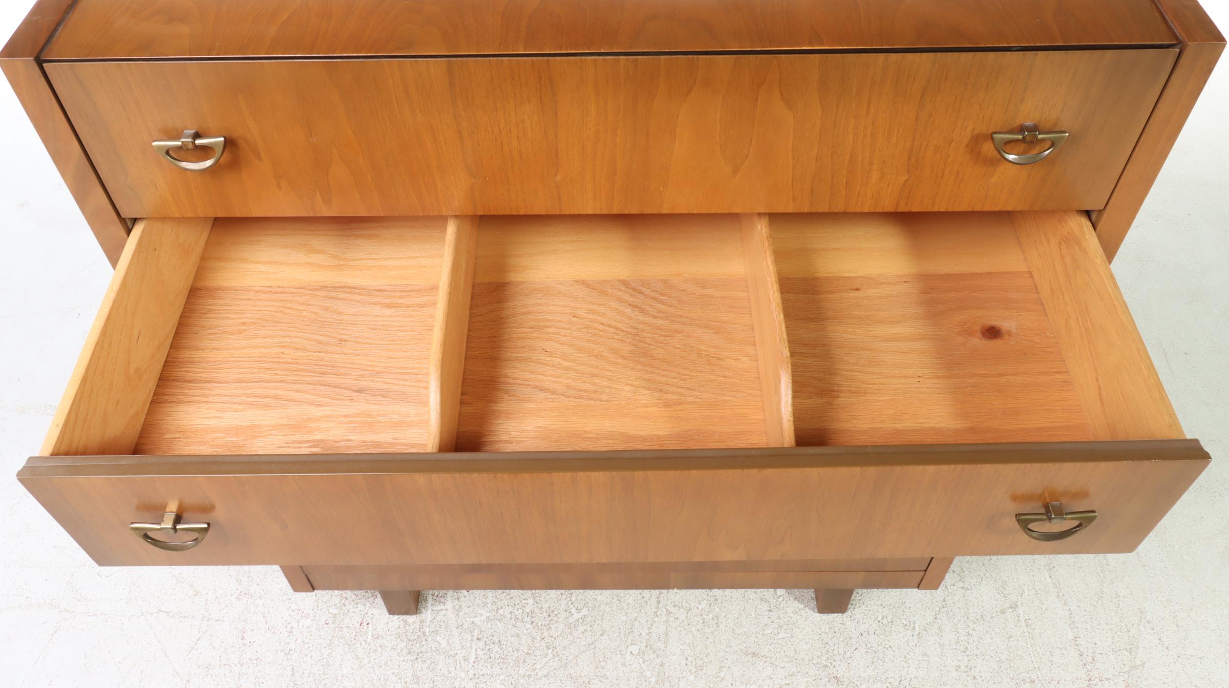 United Furniture Corporation Mid Century Modern Walnut Five-Drawer Chest