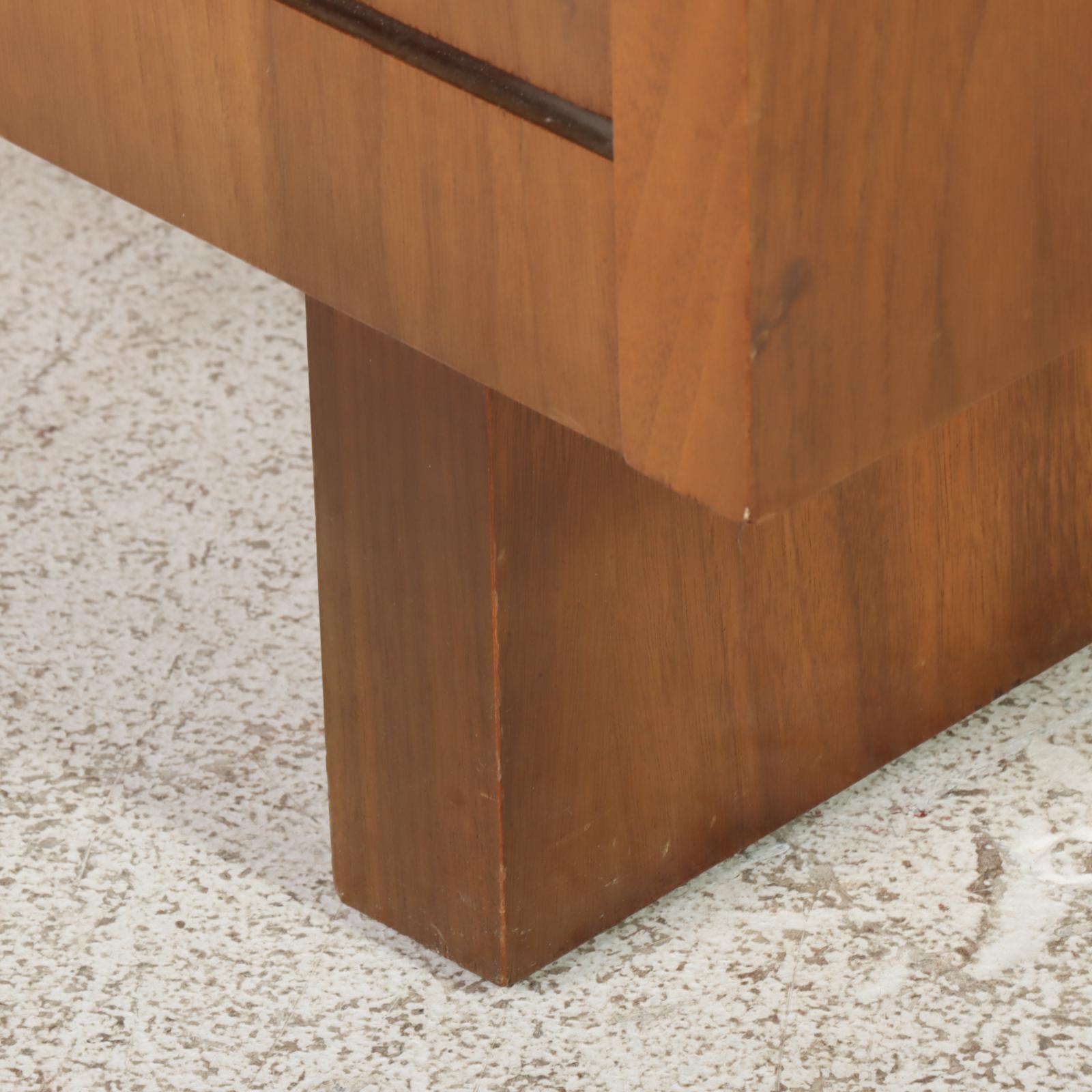 United Furniture Corporation Mid Century Modern Walnut Five-Drawer Chest