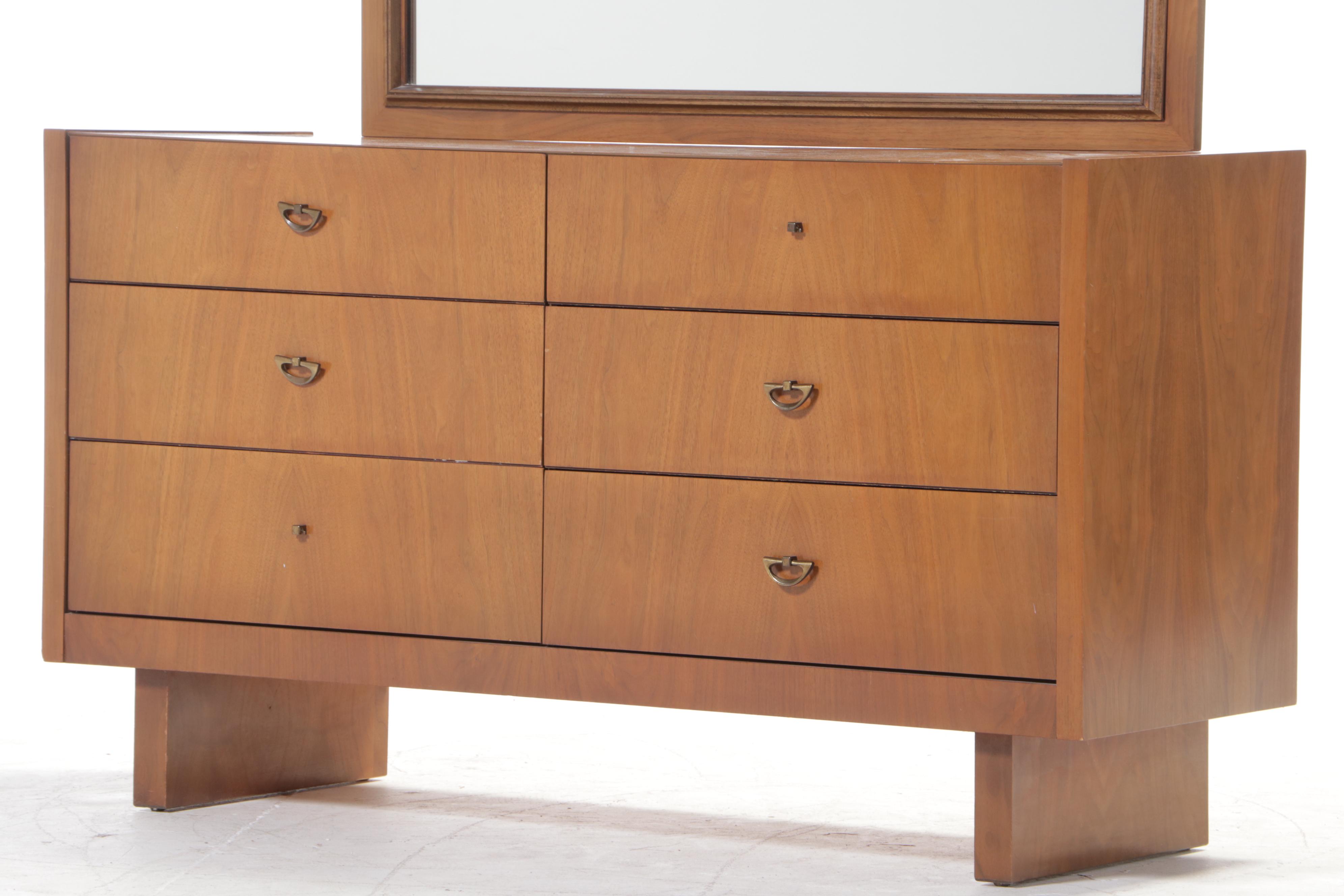 United Furniture Corporation Mid Century Modern Walnut Six-Drawer Dresser