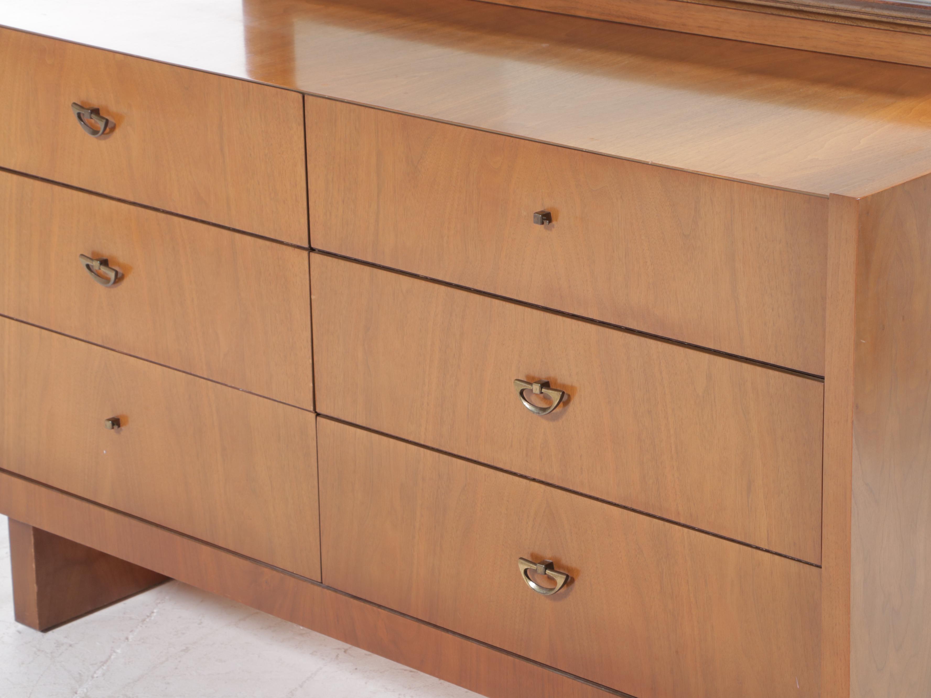 United Furniture Corporation Mid Century Modern Walnut Six-Drawer Dresser