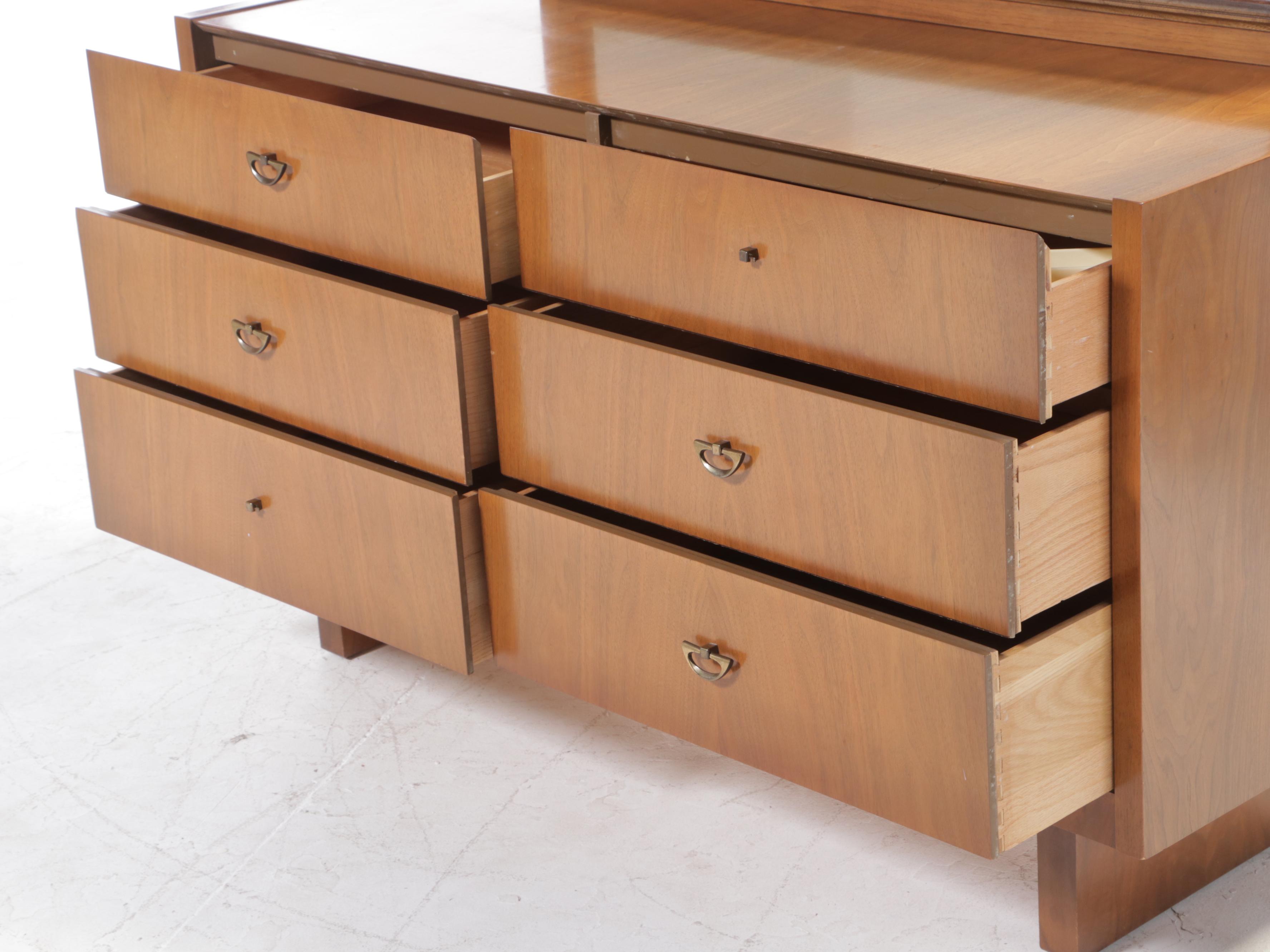 United Furniture Corporation Mid Century Modern Walnut Six-Drawer Dresser
