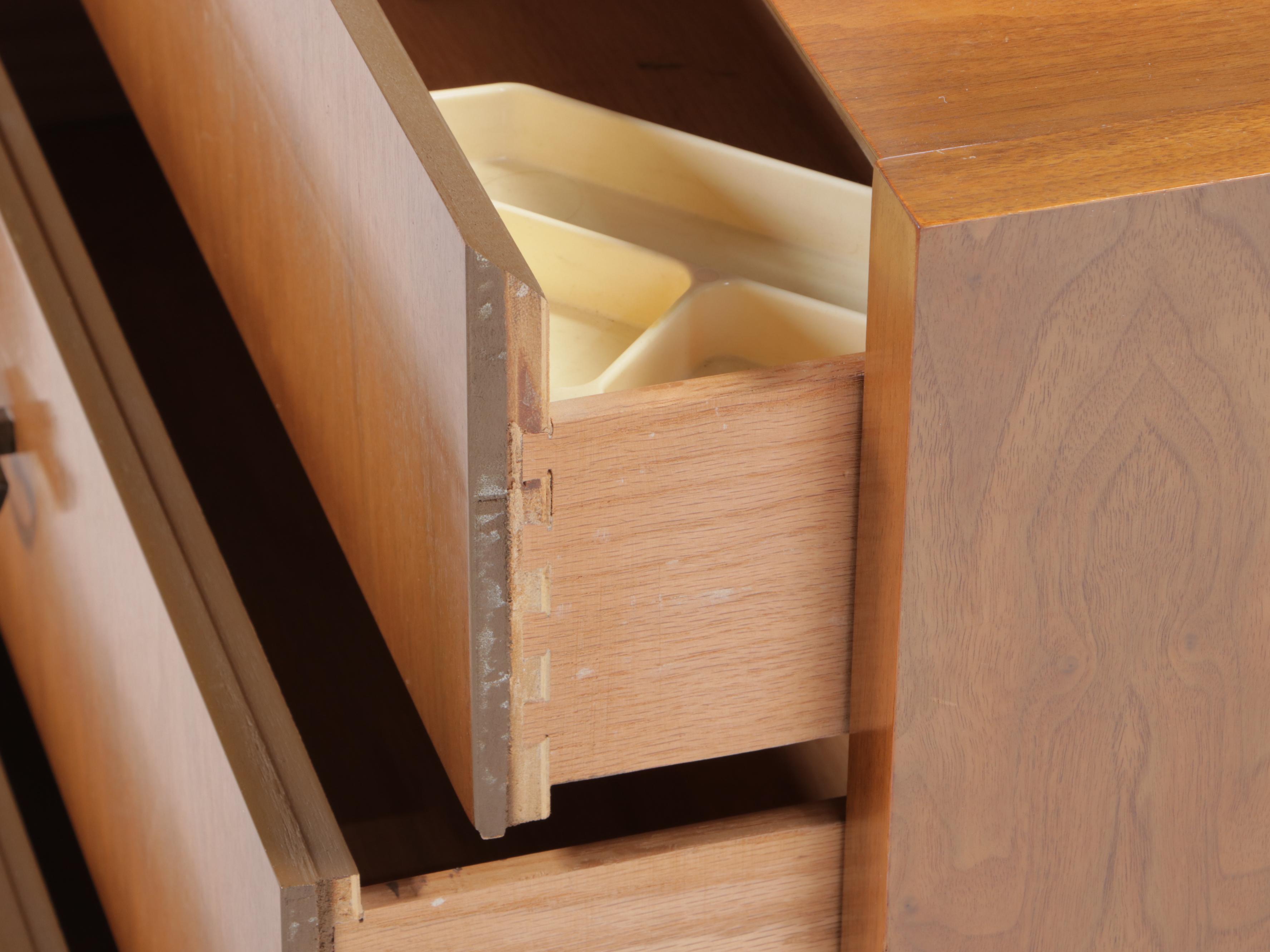 United Furniture Corporation Mid Century Modern Walnut Six-Drawer Dresser