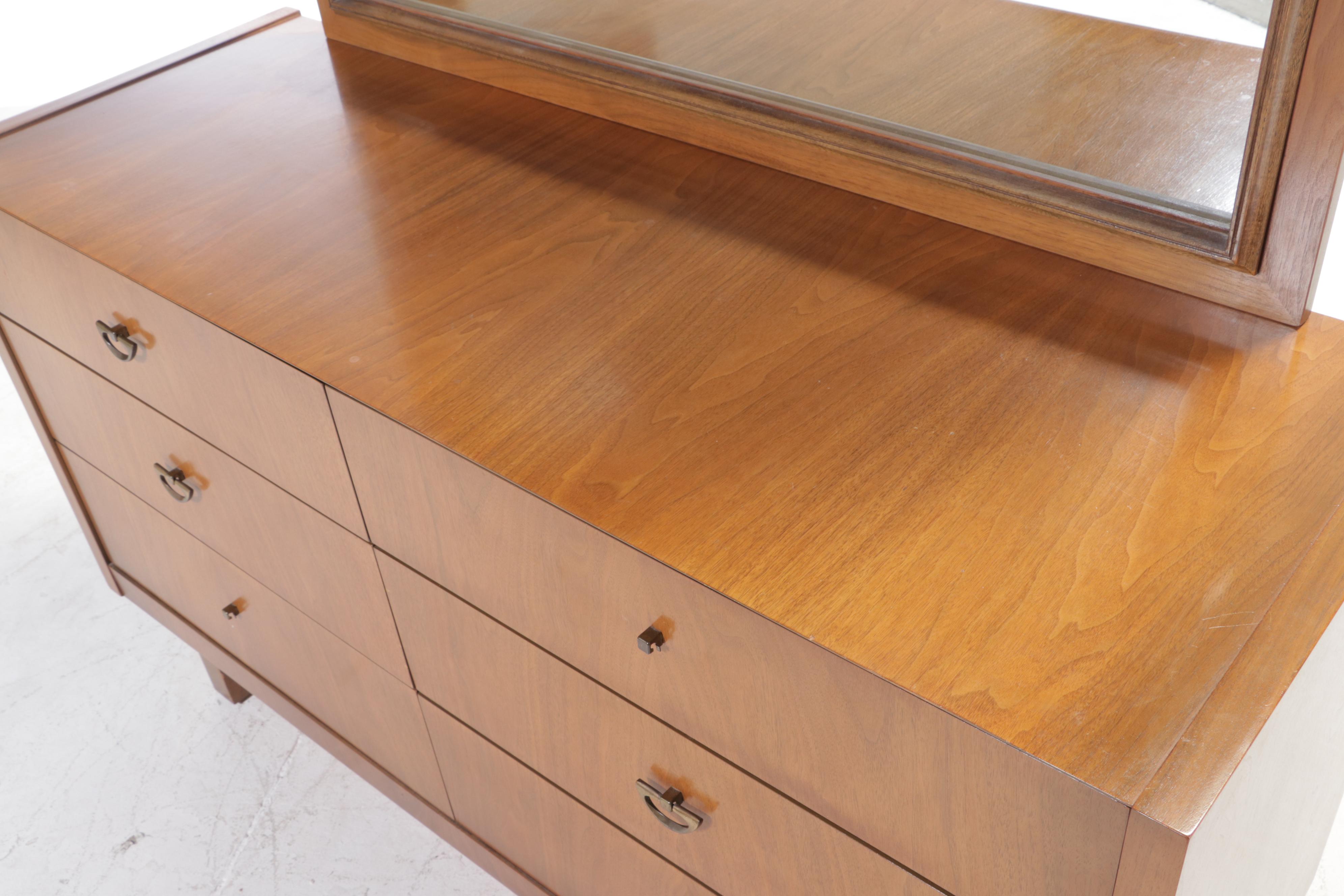 United Furniture Corporation Mid Century Modern Walnut Six-Drawer Dresser