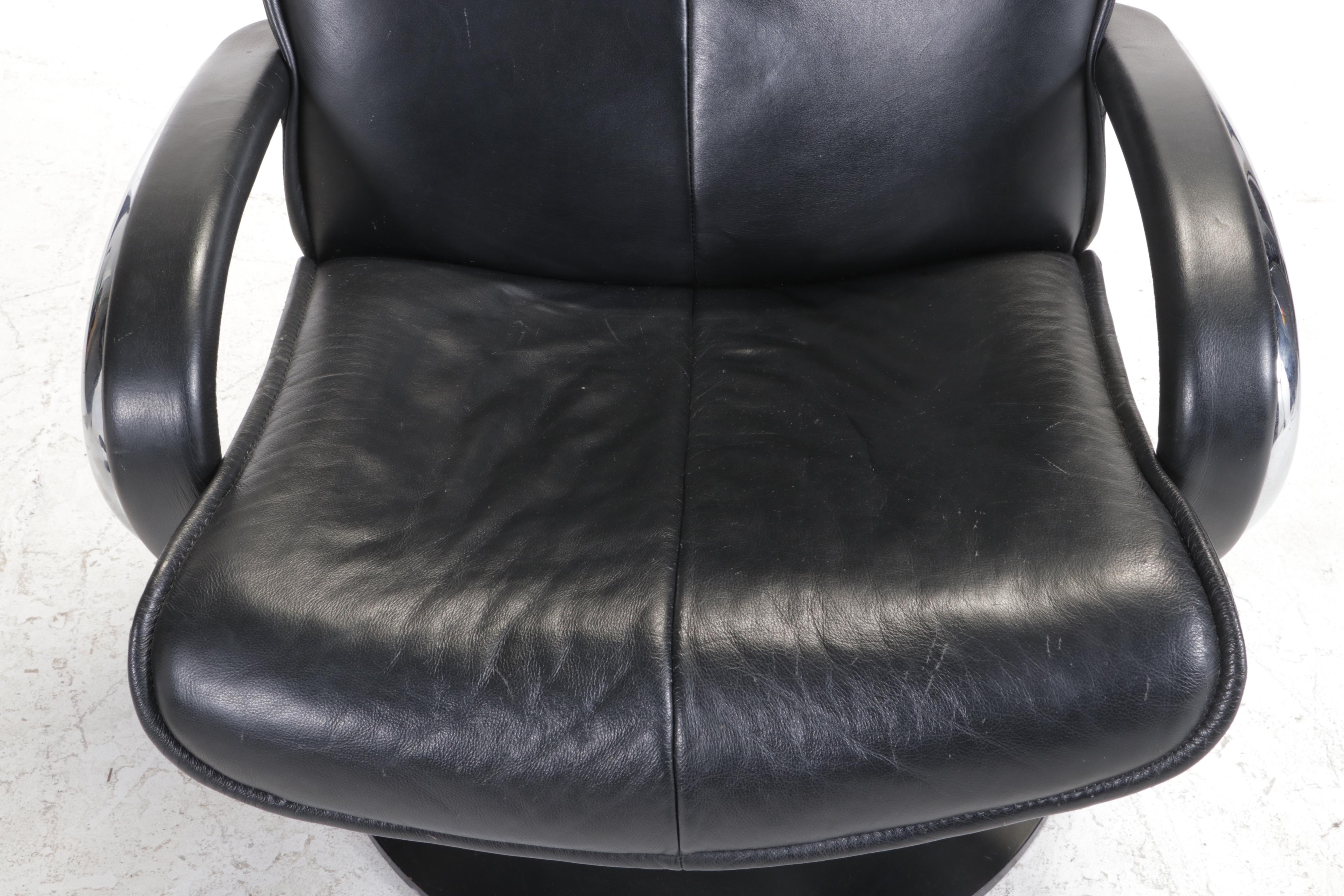 Hjellegjerde Møbler Fjords Ona Black Leather and Chrome Lounge Chair and Ottoman