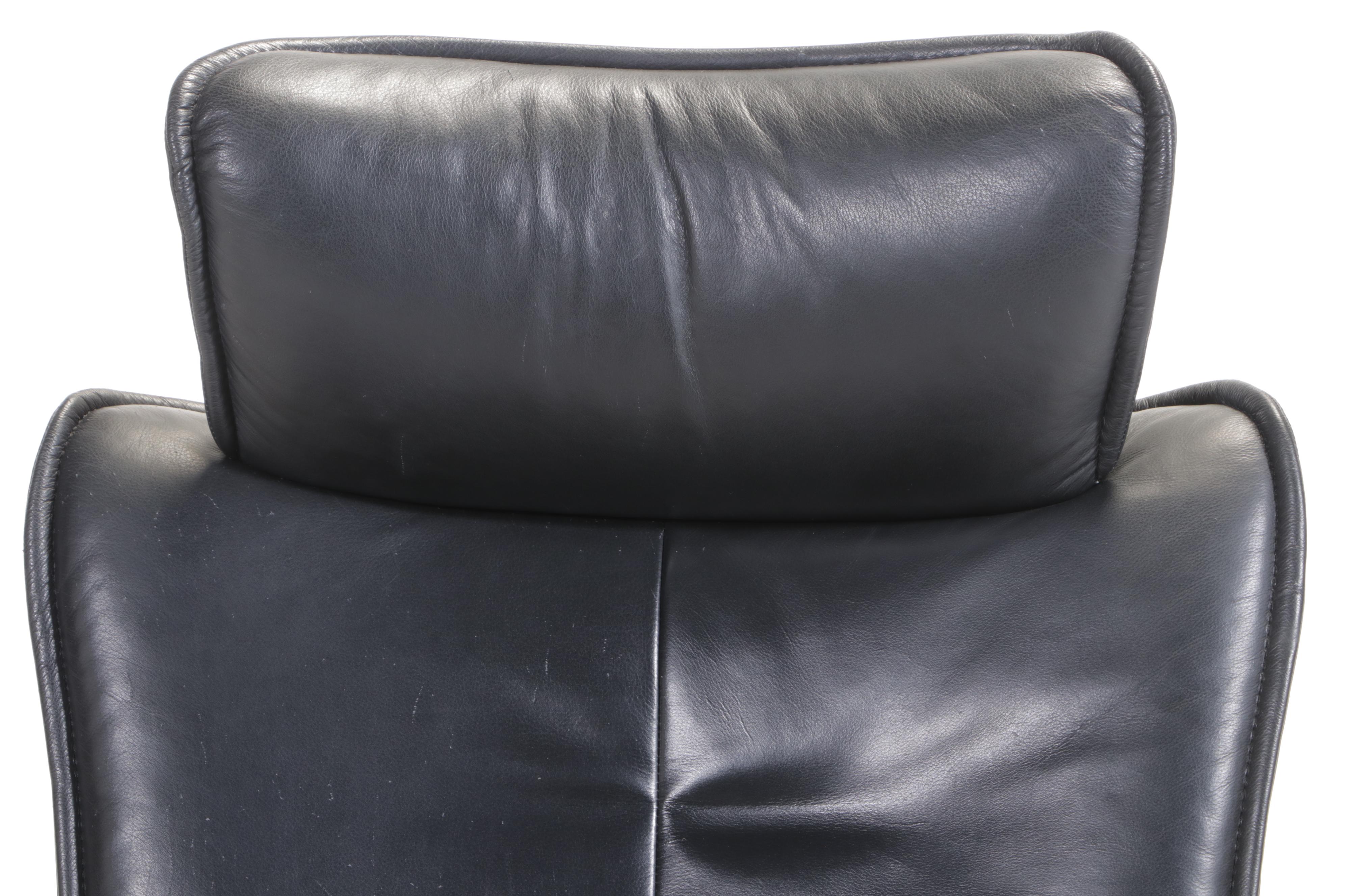 Hjellegjerde Møbler Fjords Ona Black Leather and Chrome Lounge Chair and Ottoman