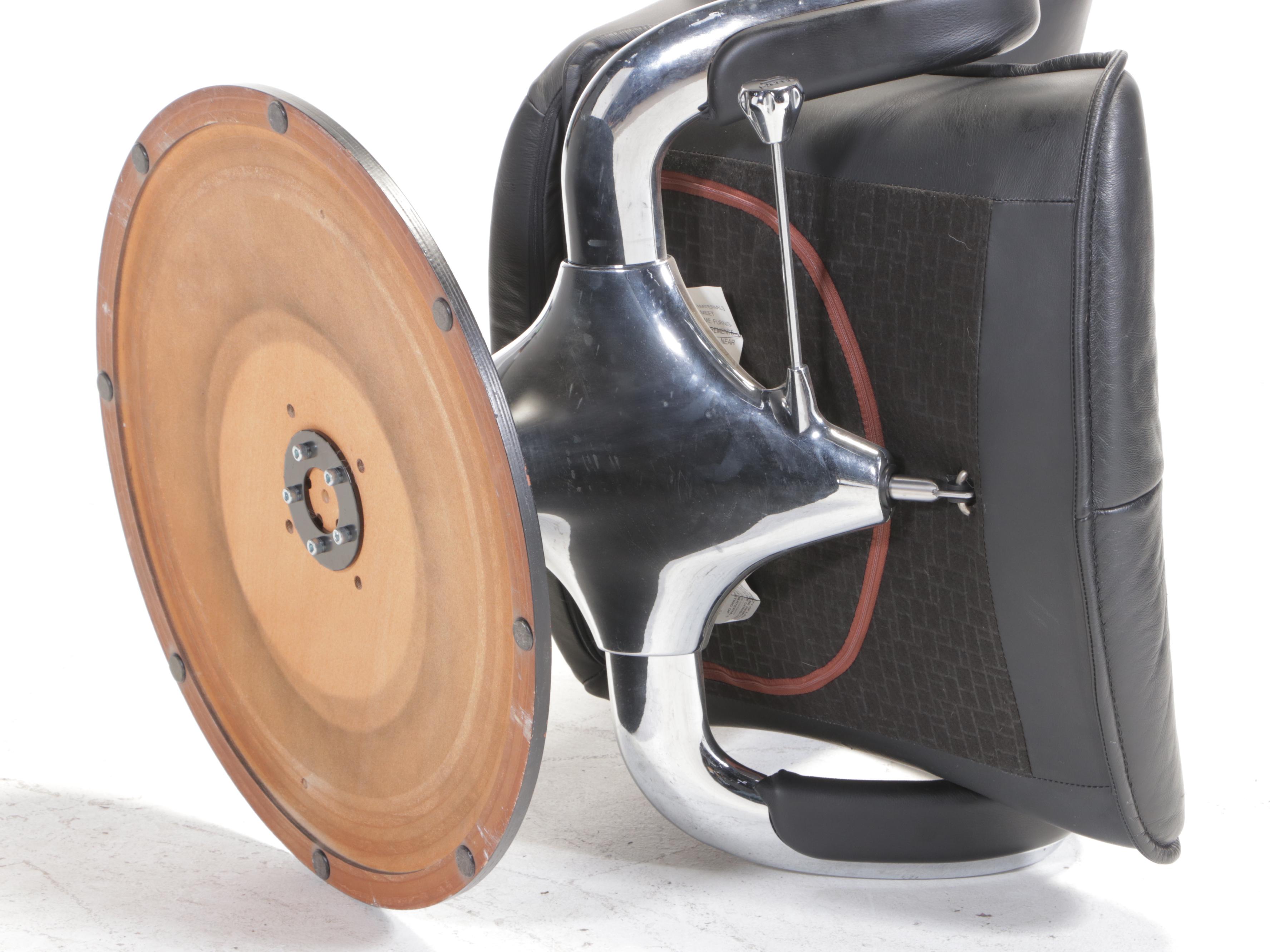 Hjellegjerde Møbler Fjords Ona Black Leather and Chrome Lounge Chair and Ottoman