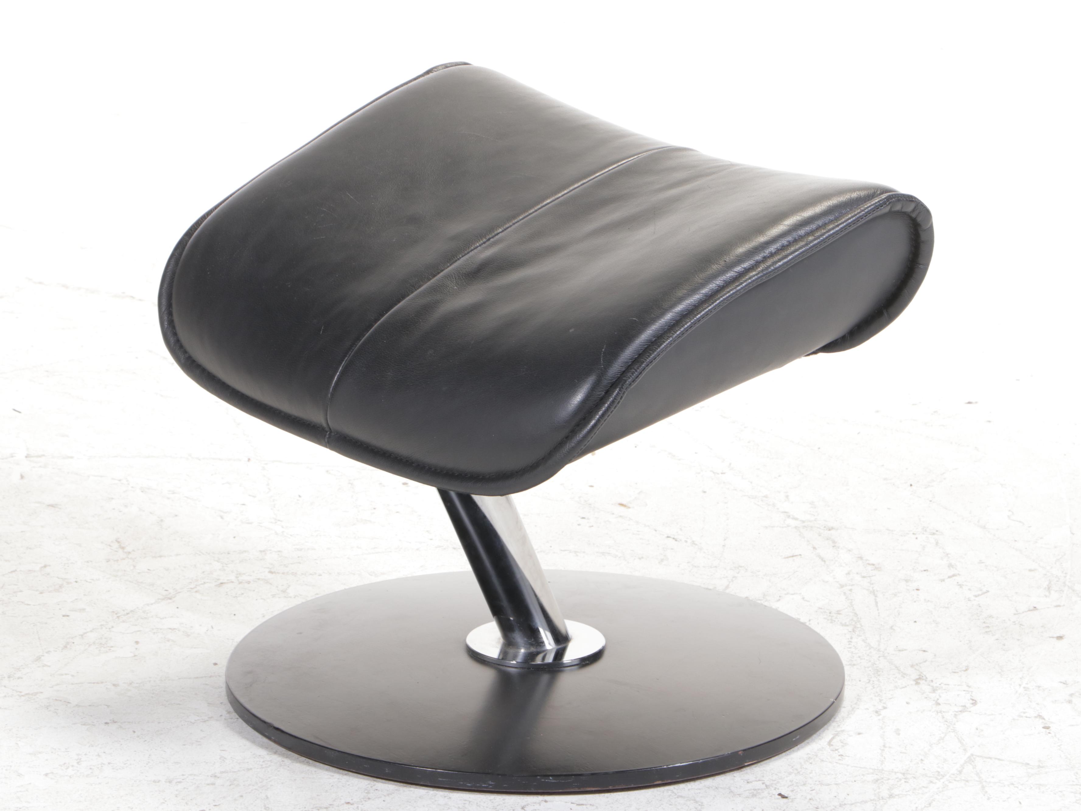 Hjellegjerde Møbler Fjords Ona Black Leather and Chrome Lounge Chair and Ottoman