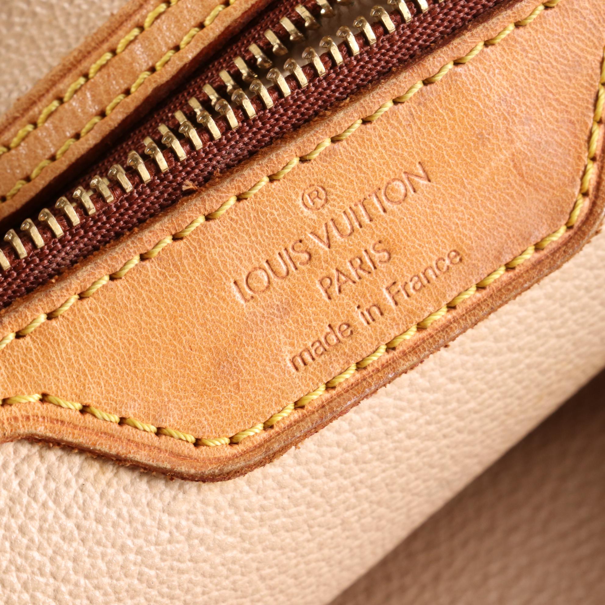 Louis Vuitton Bucket Bag GM in Monogram Canvas and Vachetta Leather