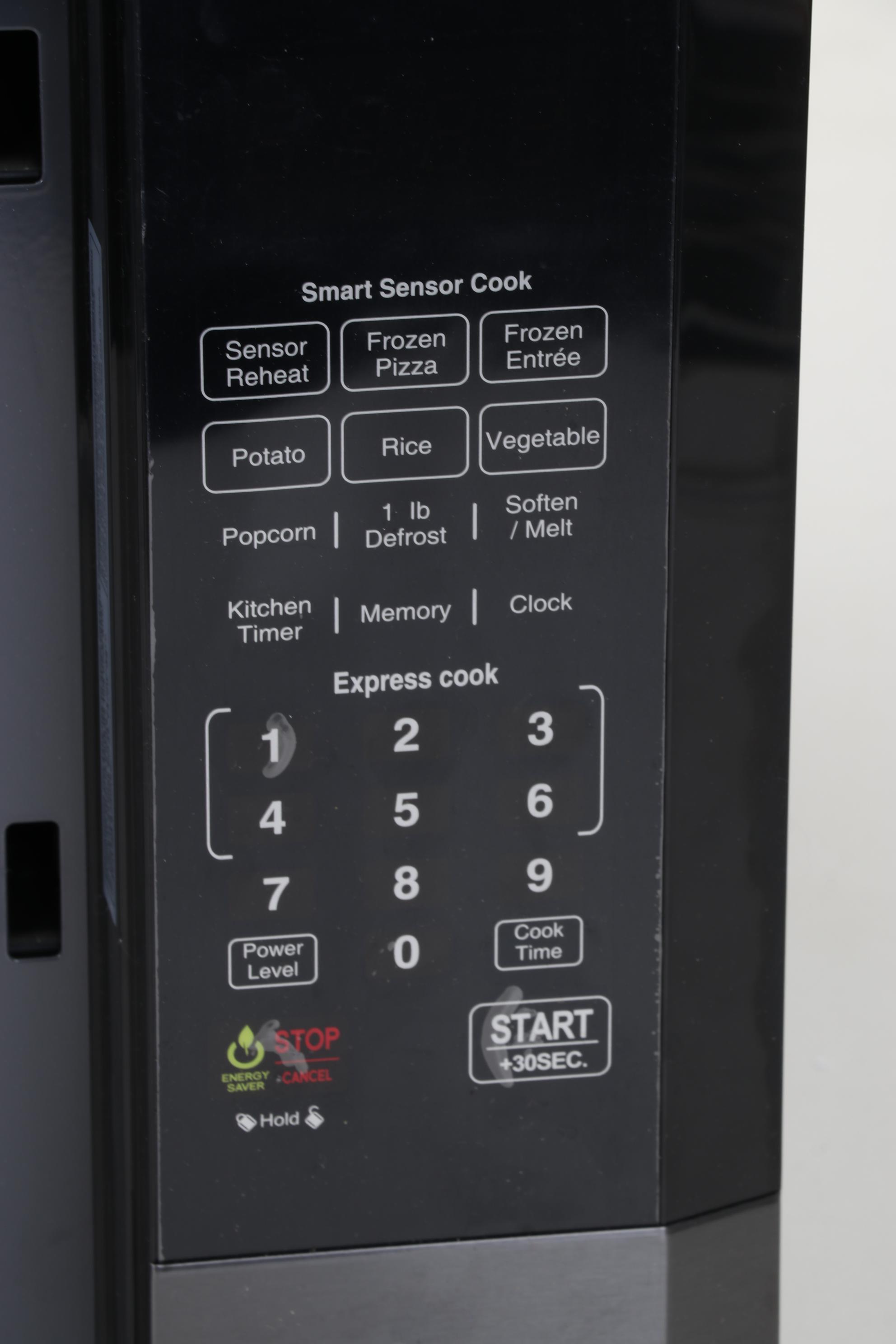 Farberware Black 1.6 Cu Ft Microwave Oven