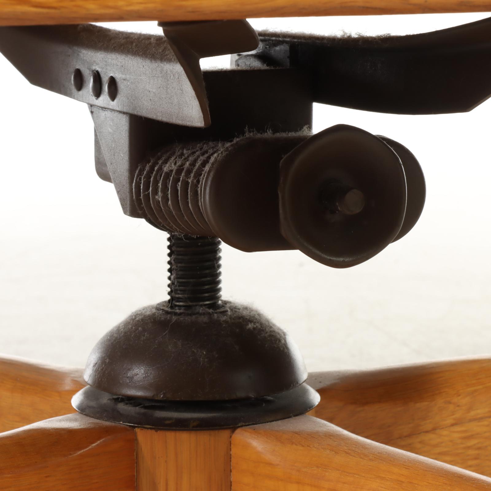 Oak Swivel-Tilt Desk Chair, 20th Century