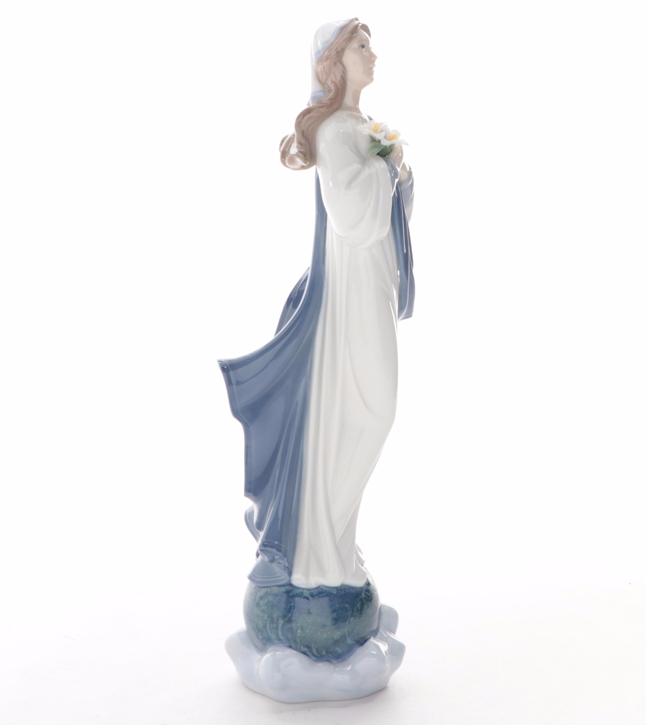 Lladró "Blessed Virgin Mary" Porcelain Figurine Designed by Francisco Cuesta