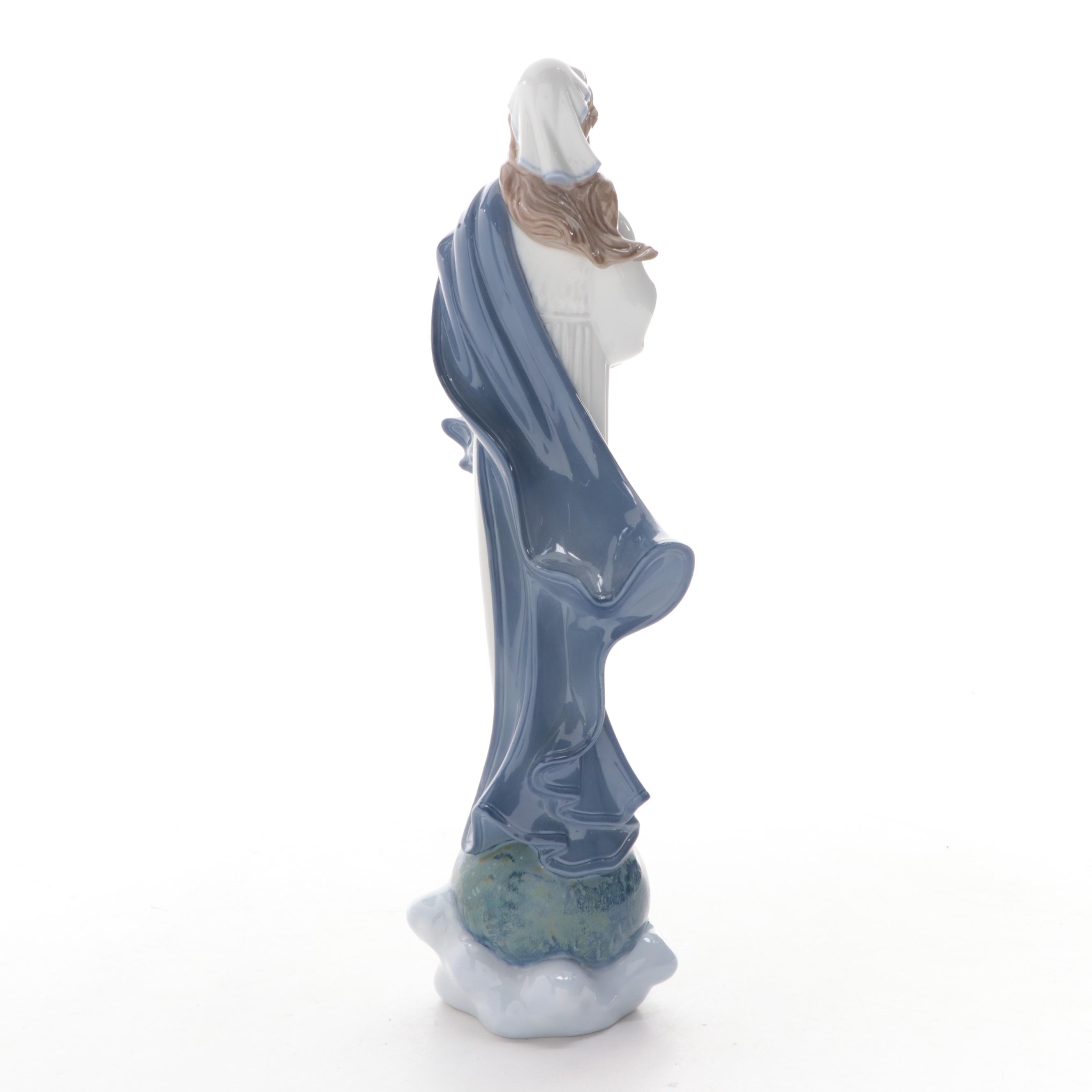 Lladró "Blessed Virgin Mary" Porcelain Figurine Designed by Francisco Cuesta