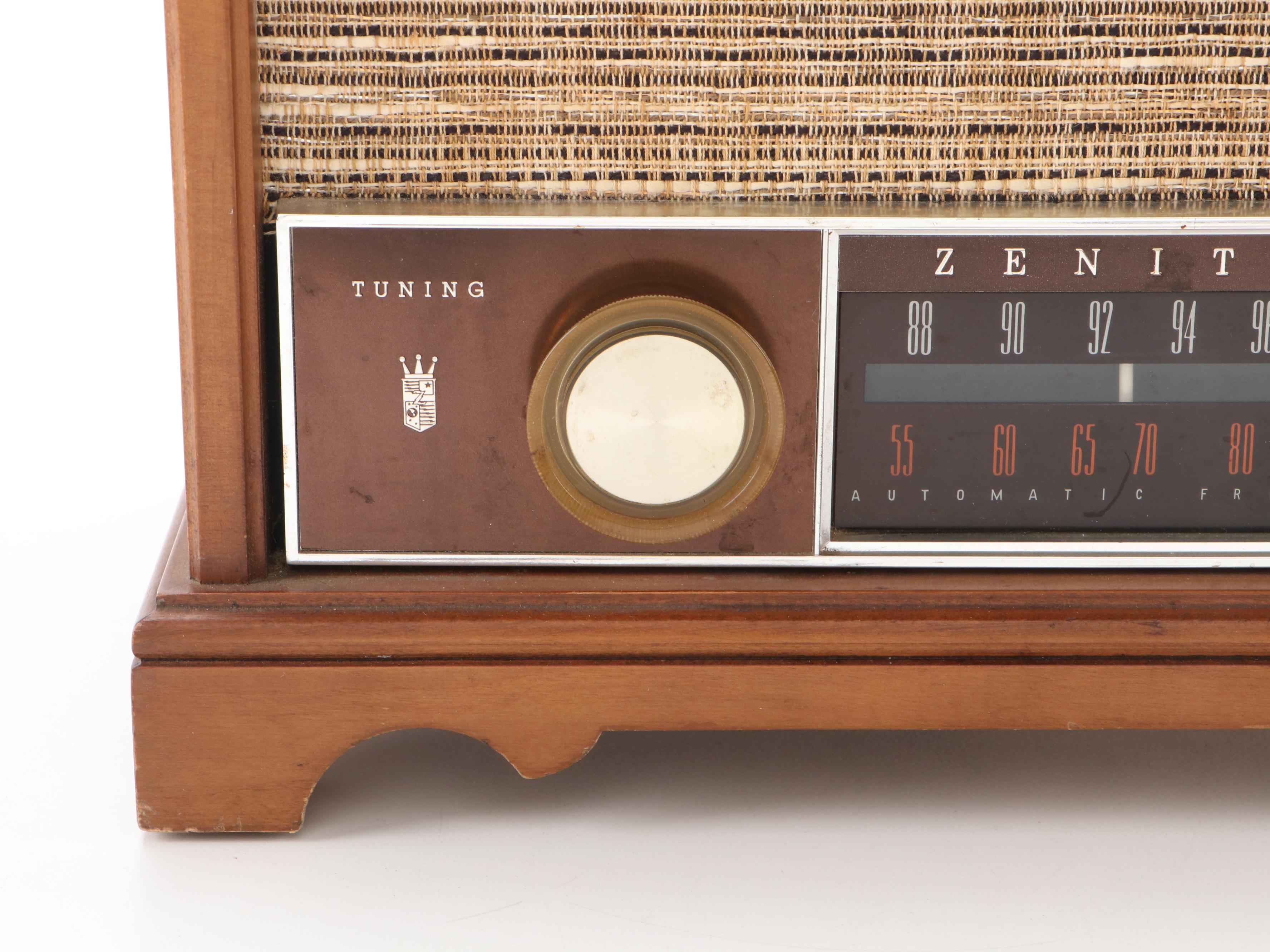Zenith Model K731 AM/FM Long Distance Radio, Mid-20th Century