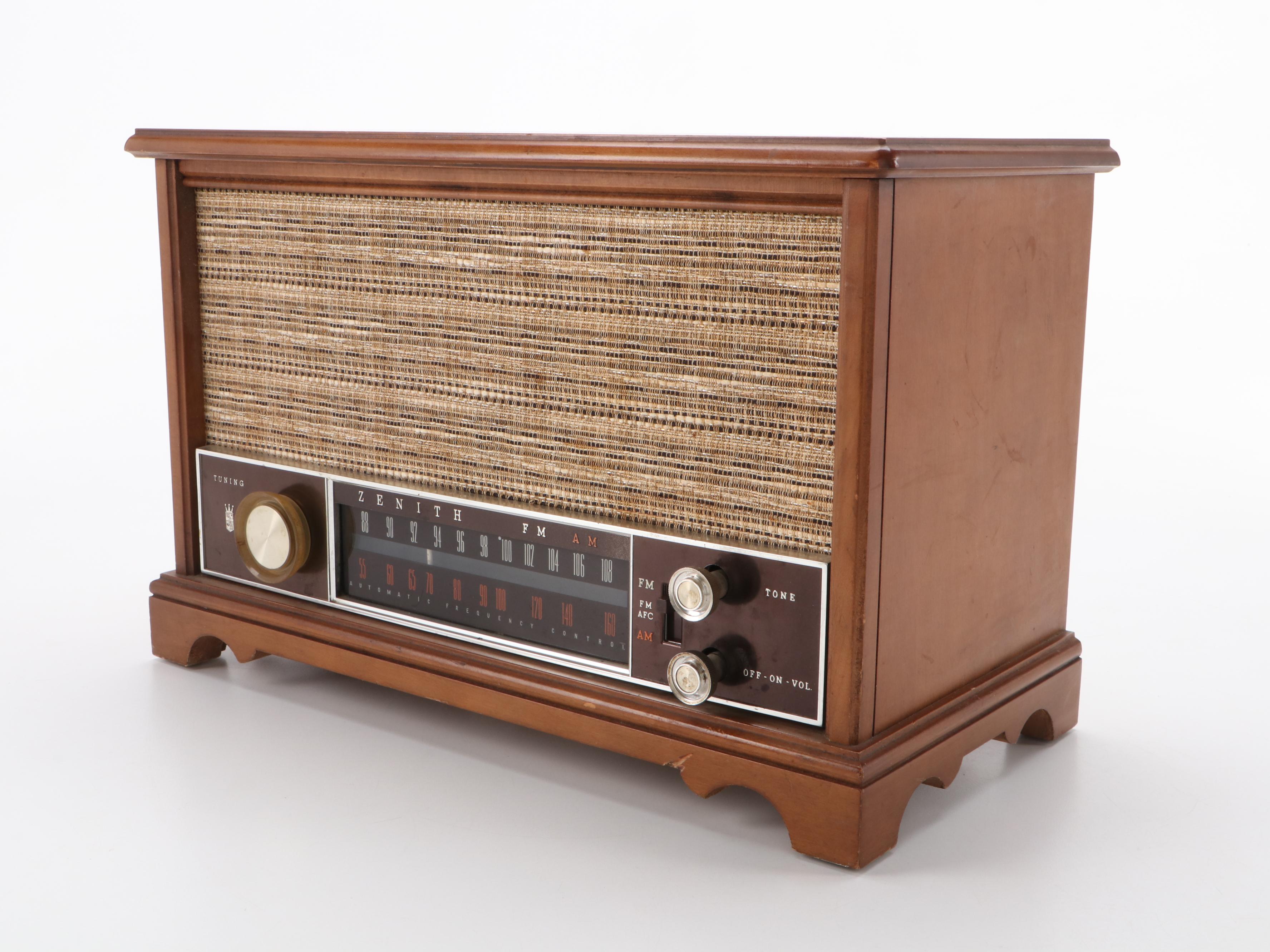 Zenith Model K731 AM/FM Long Distance Radio, Mid-20th Century