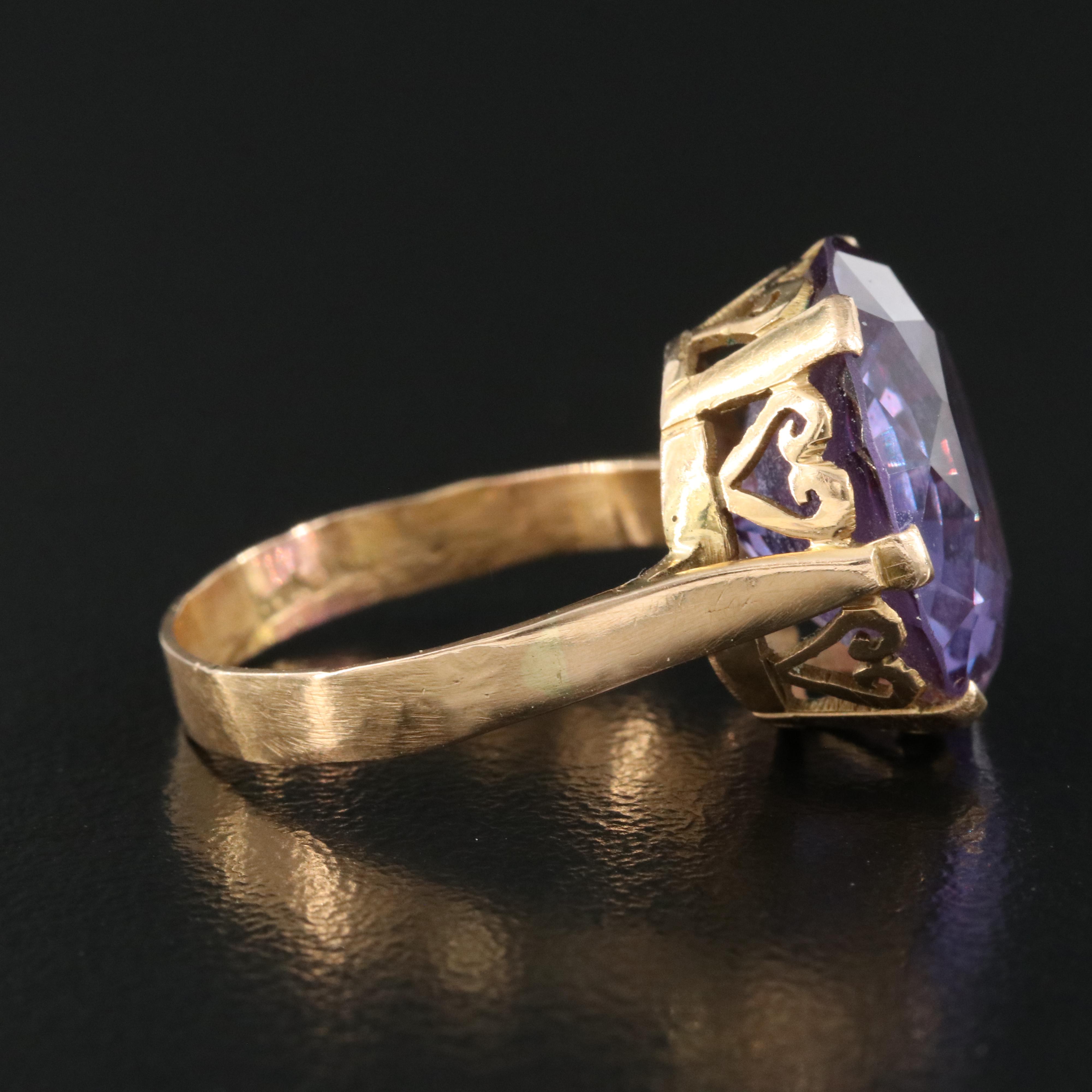 Vintage 18K Color Changing Sapphire Ring