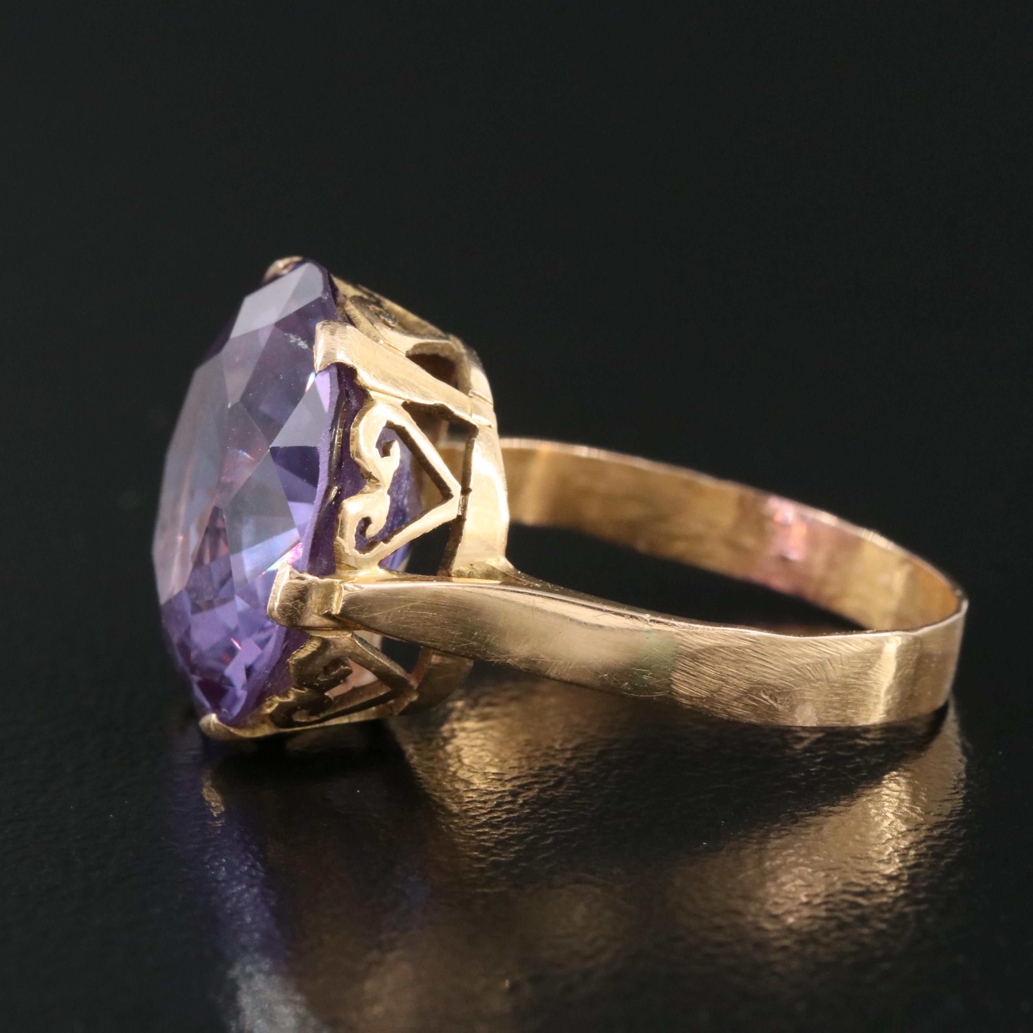 Vintage 18K Color Changing Sapphire Ring
