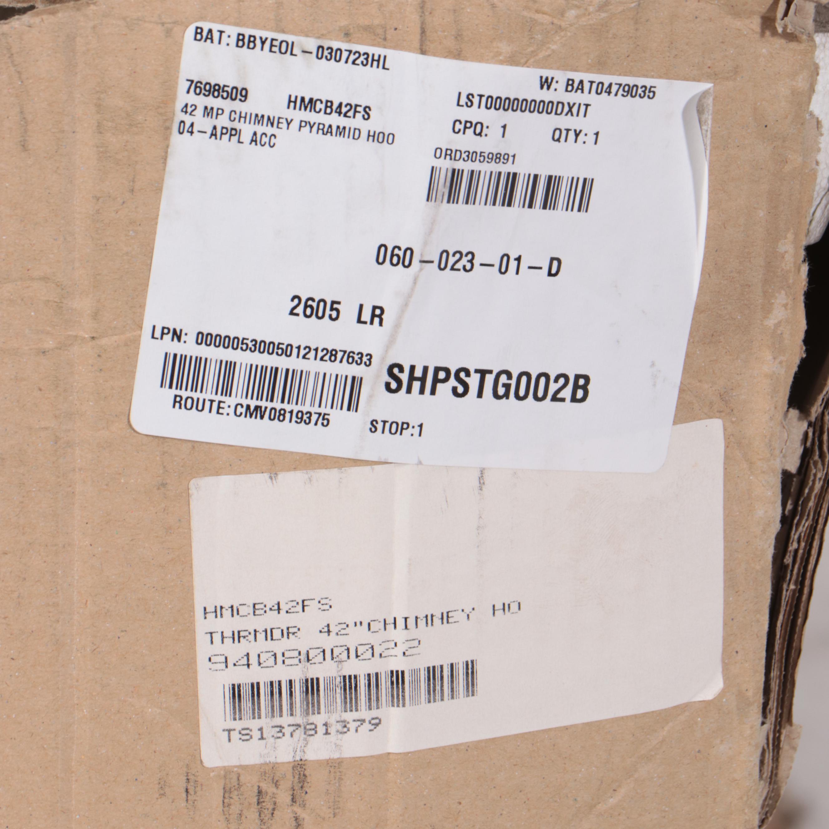 Thermador Wall Mount Chimney Range Hood with 600 CFM Internal Blower