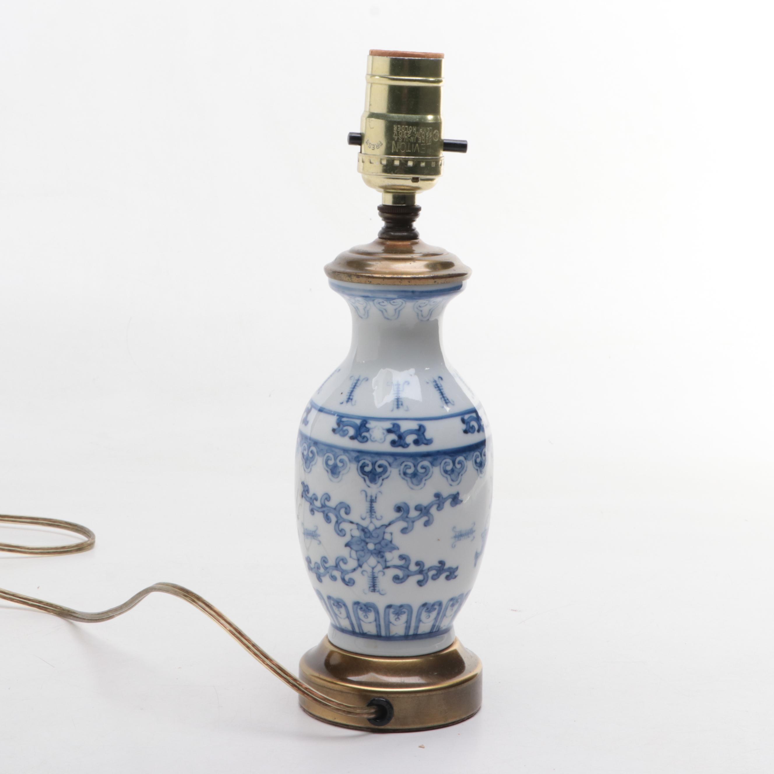 Chinese Blue and White Porcelain Vase Table Lamp, Late 20th Century