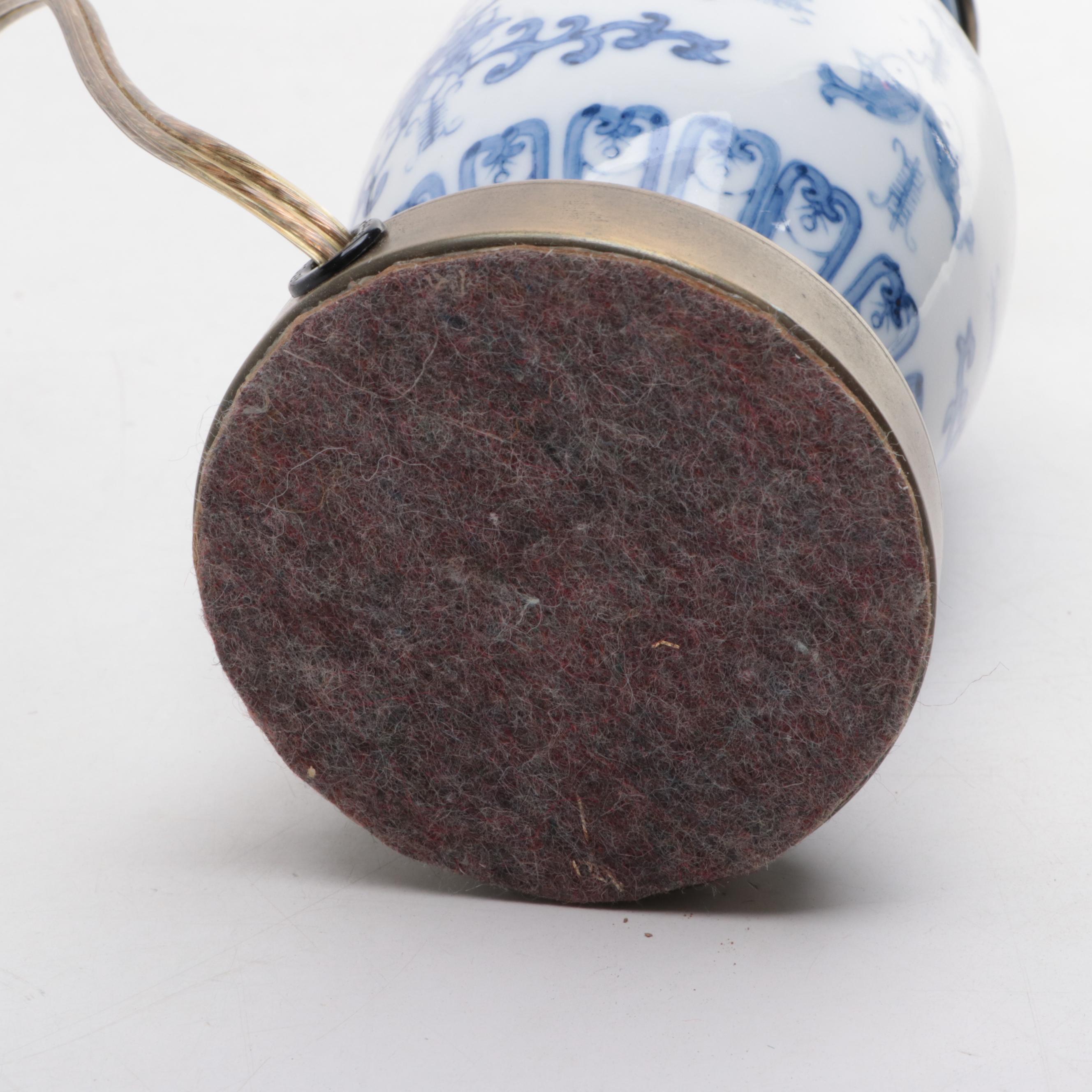 Chinese Blue and White Porcelain Vase Table Lamp, Late 20th Century