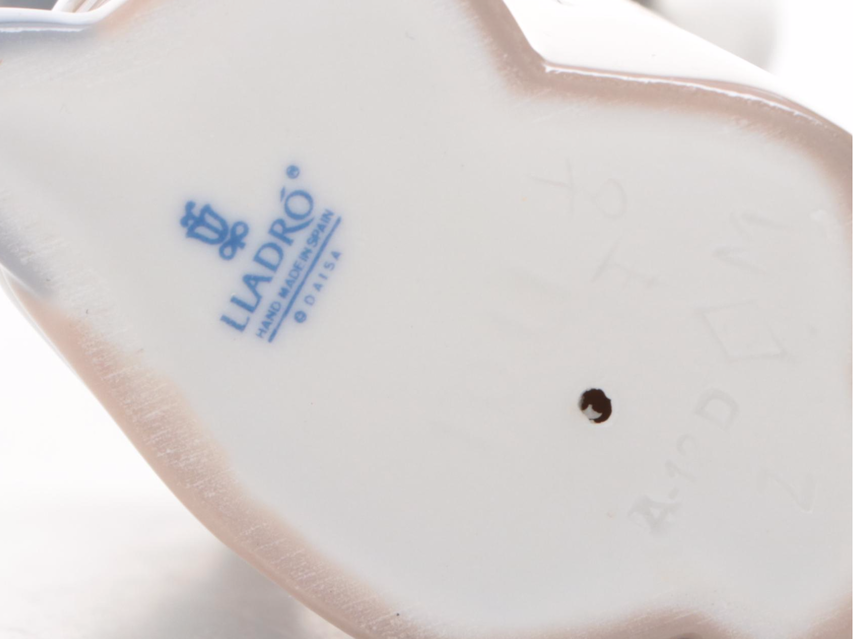 Lladro Daisa #01011 "Girl with Pig" Porcelain Figurine