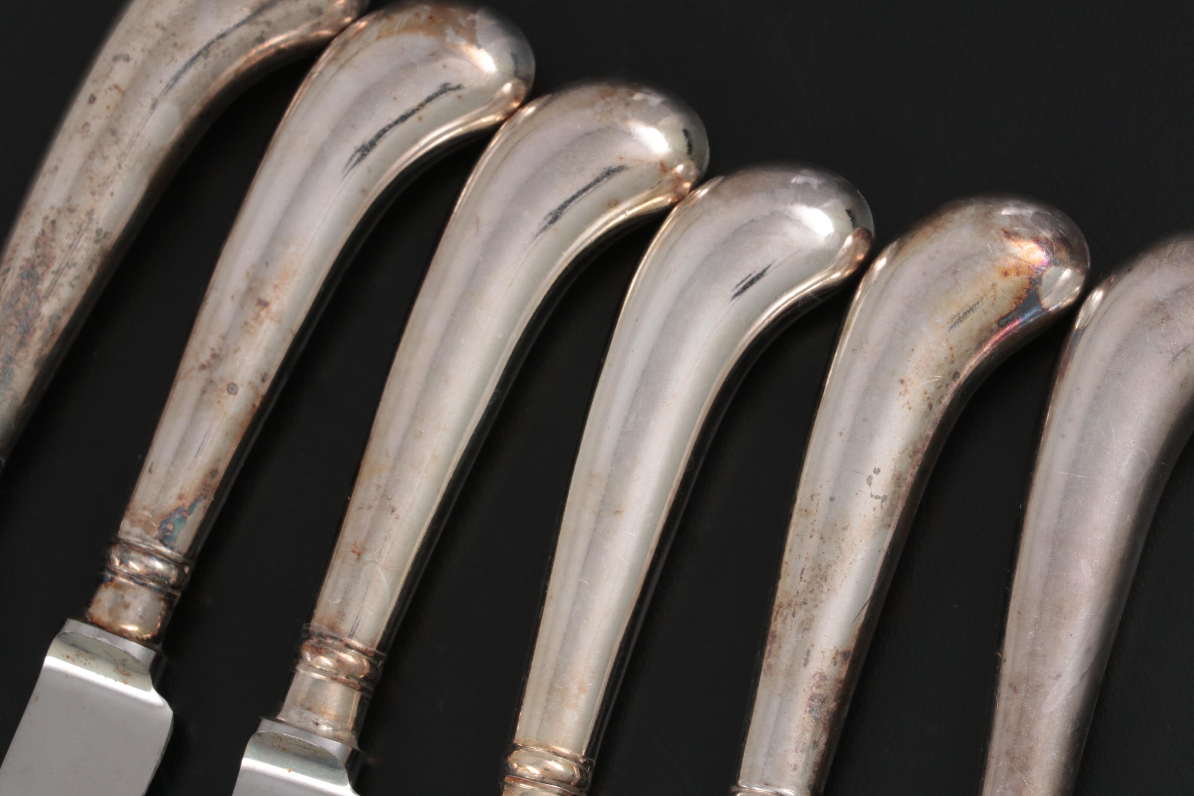 Viners of Sheffield Set of Silver Plate Pistol-Handled Steak Knives
