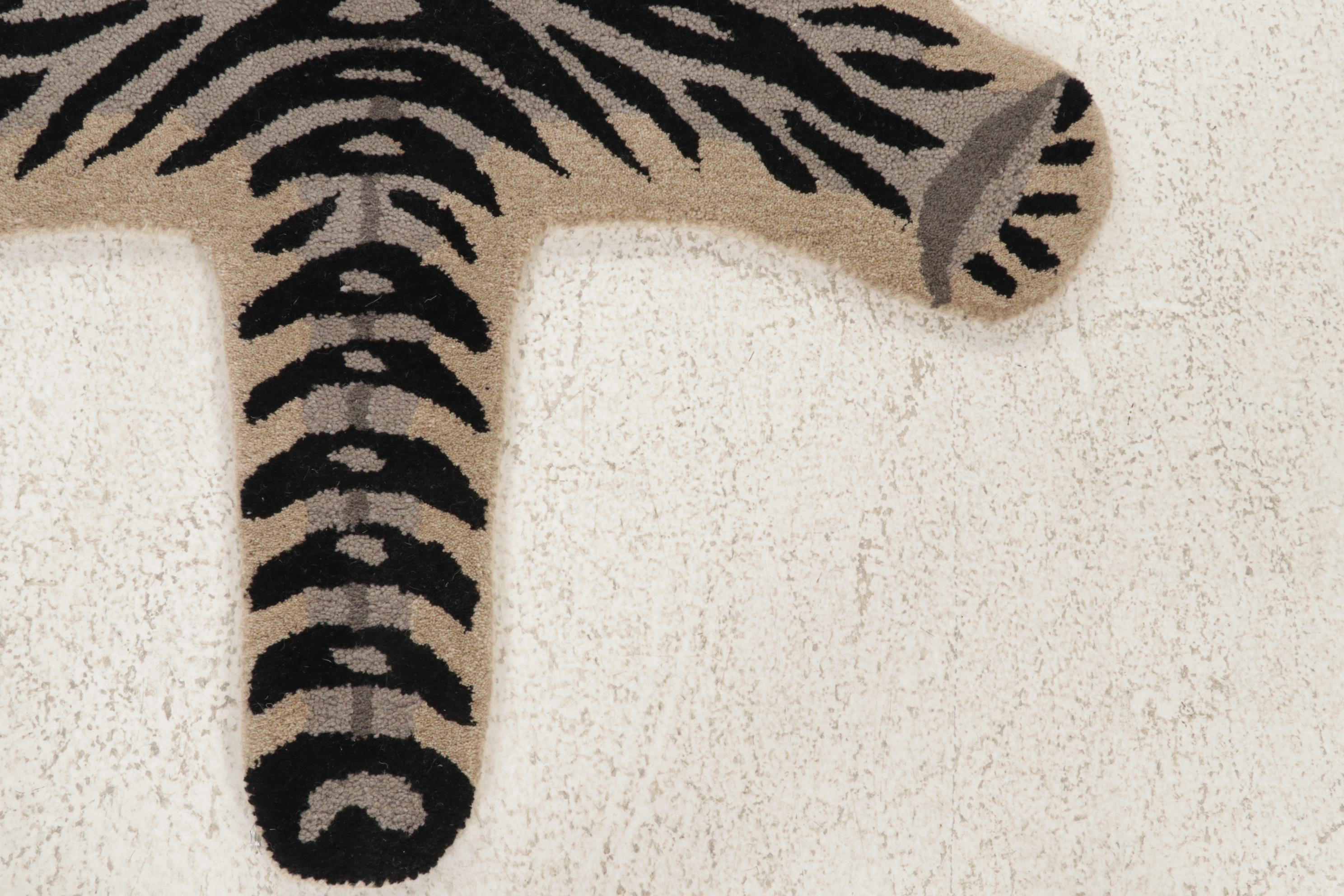 3' x 5' Hand-Tufted Tiger Shaped Pictorial Accent Rug