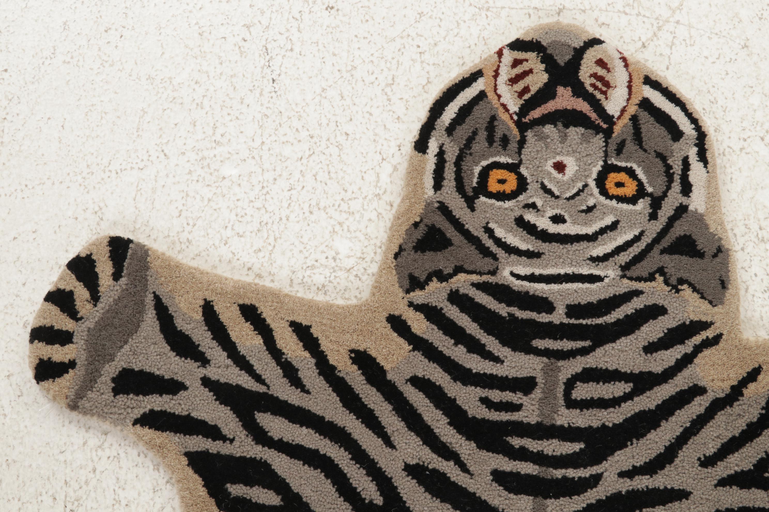 3' x 5' Hand-Tufted Tiger Shaped Pictorial Accent Rug