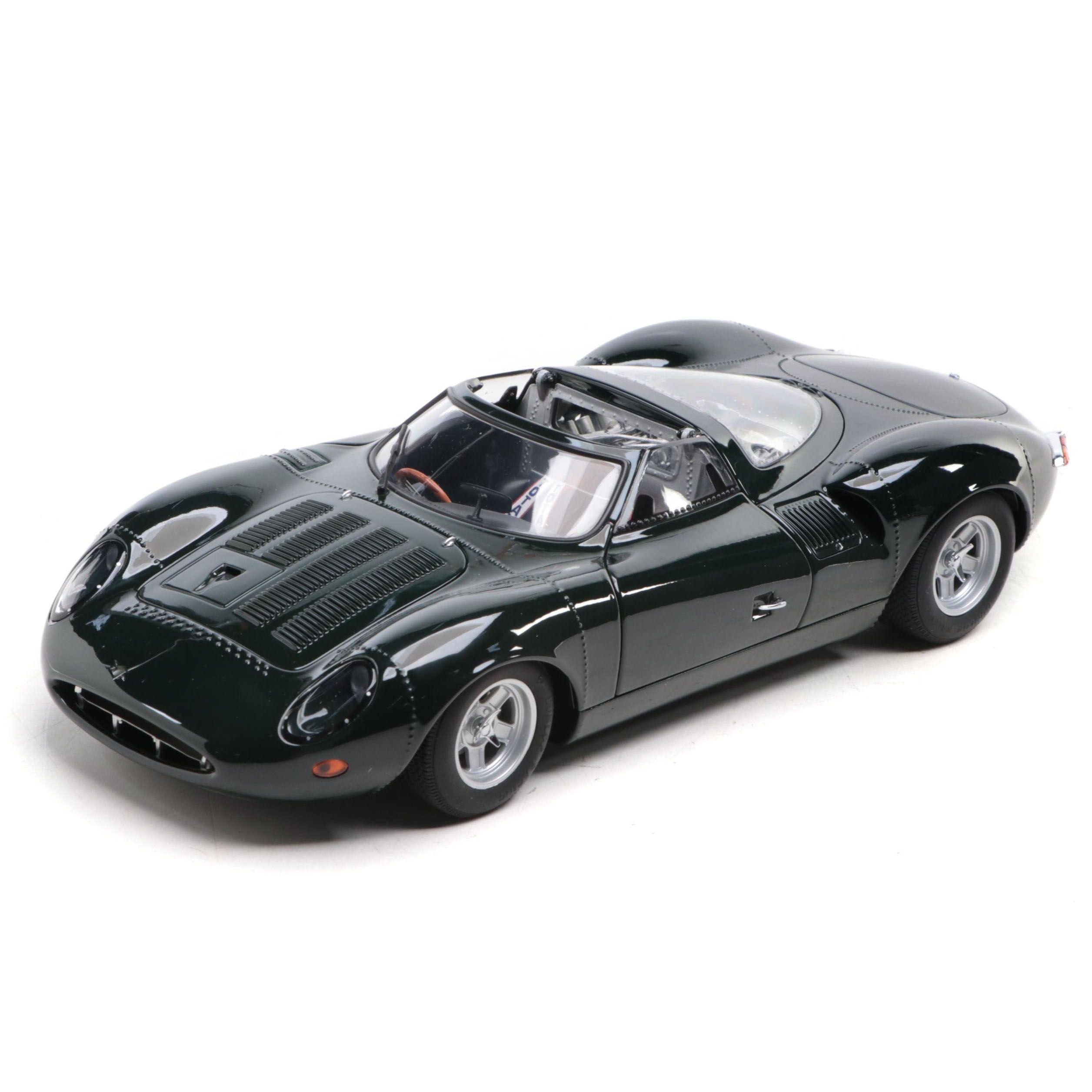 Auto Art Jaguar XJ 13 Diecast Model Sports Car