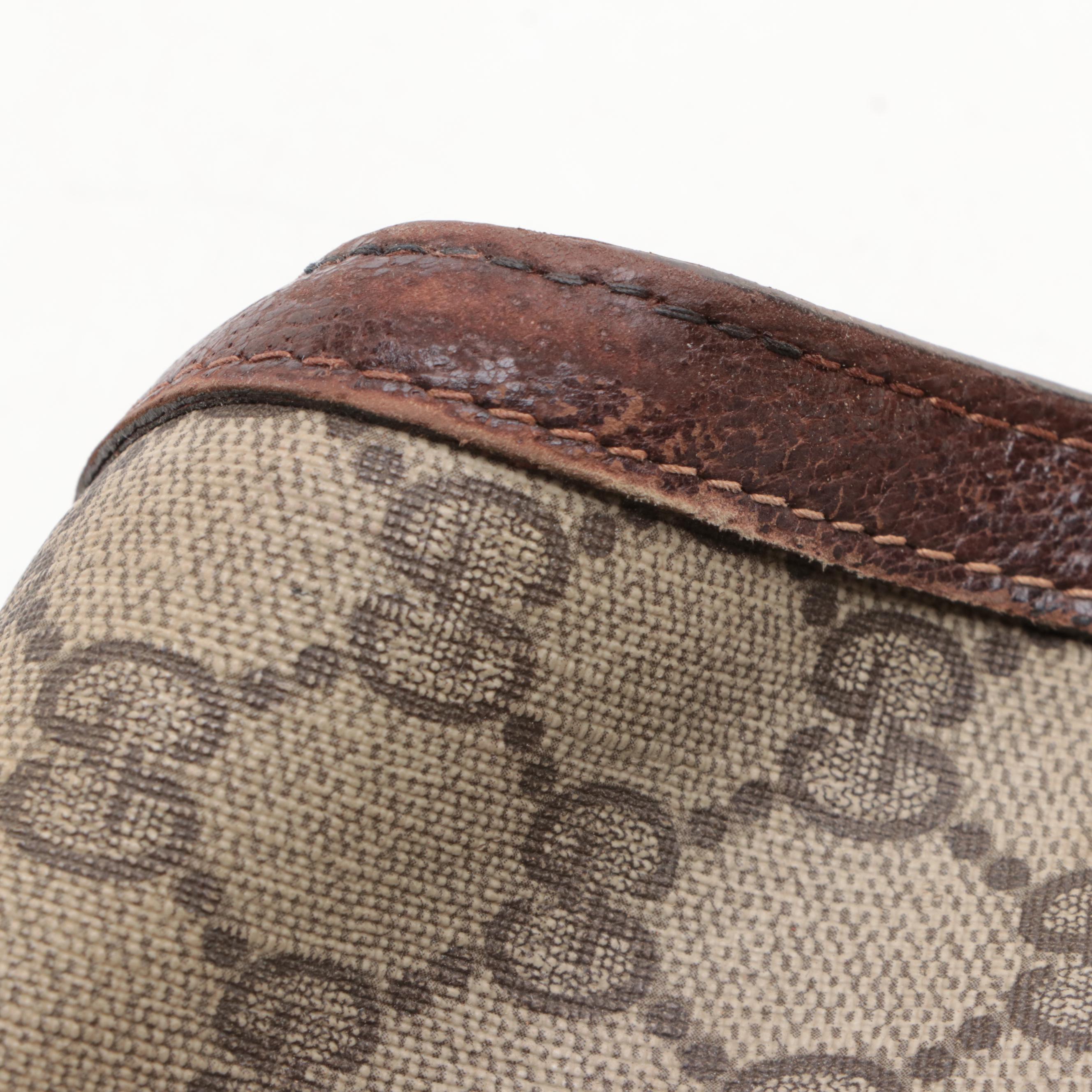 Gucci Accessory Collection Clutch in GG Supreme Canvas and Leather