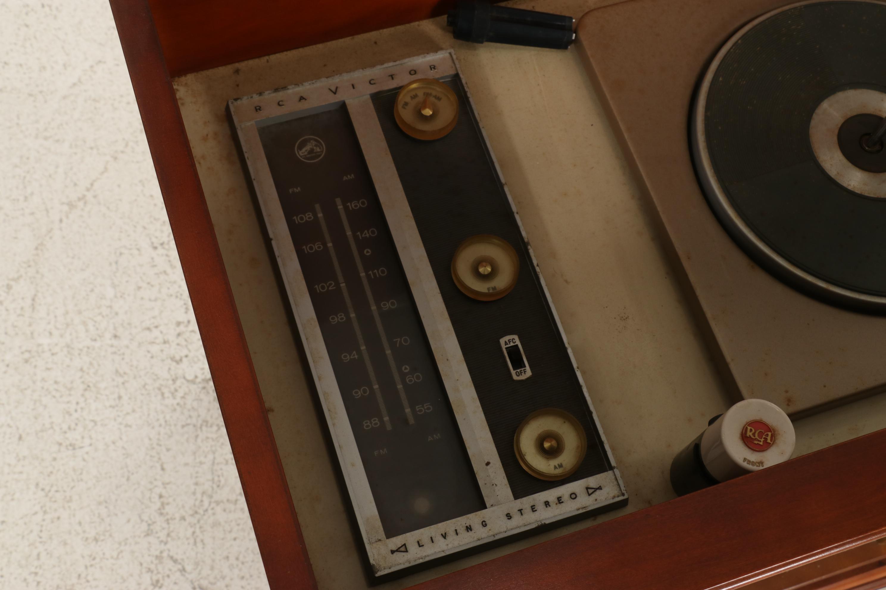 RCA Victor AM/FM "Living Stereo" System in Mahogany Console Cabinet, 1960s