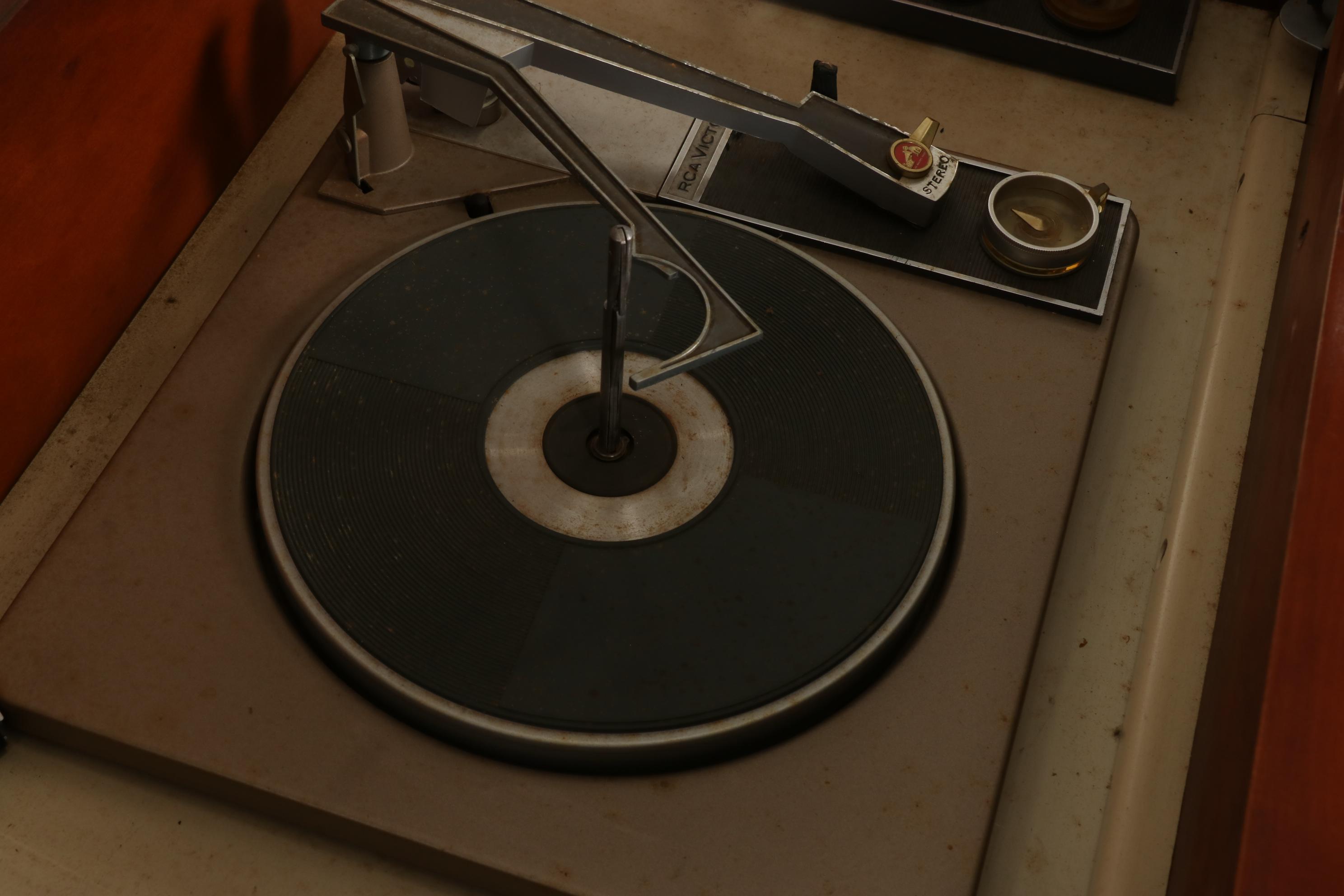 RCA Victor AM/FM "Living Stereo" System in Mahogany Console Cabinet, 1960s